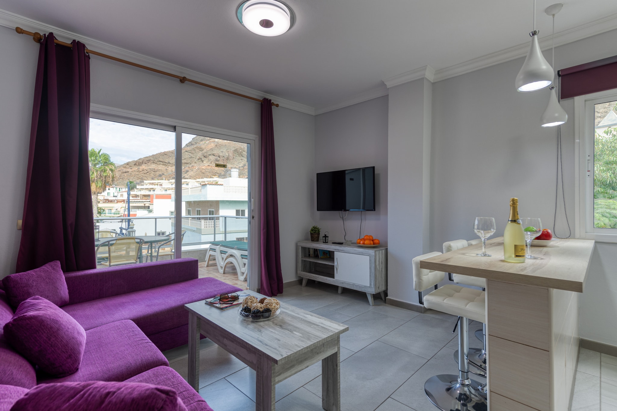 Beachfront Apartment in Playa de MogÃ¡n