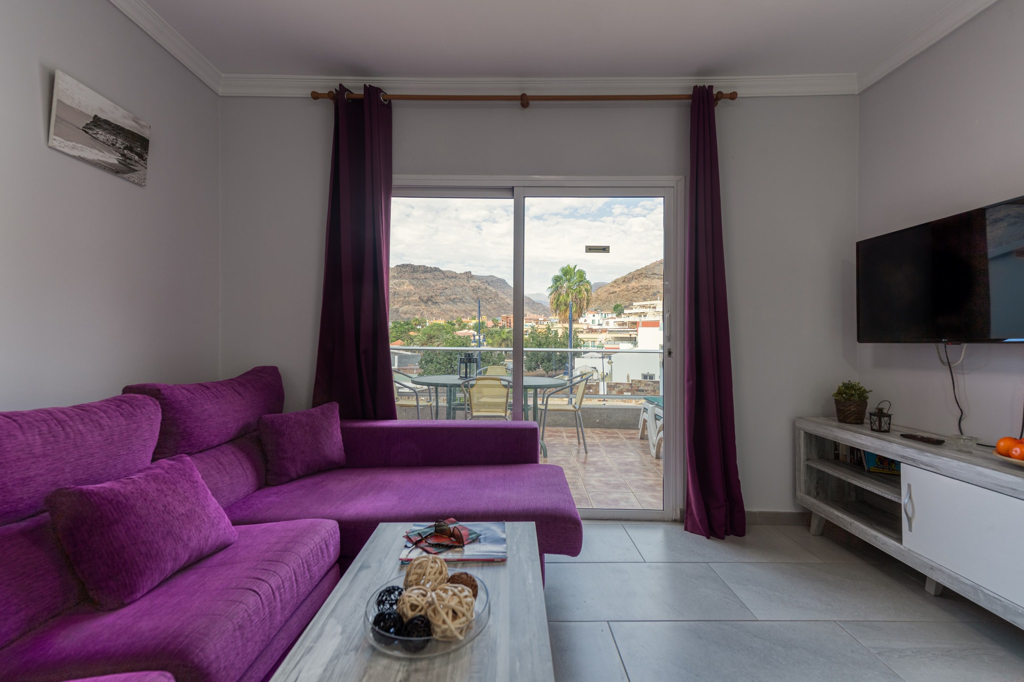 Beachfront Apartment in Playa de MogÃ¡n