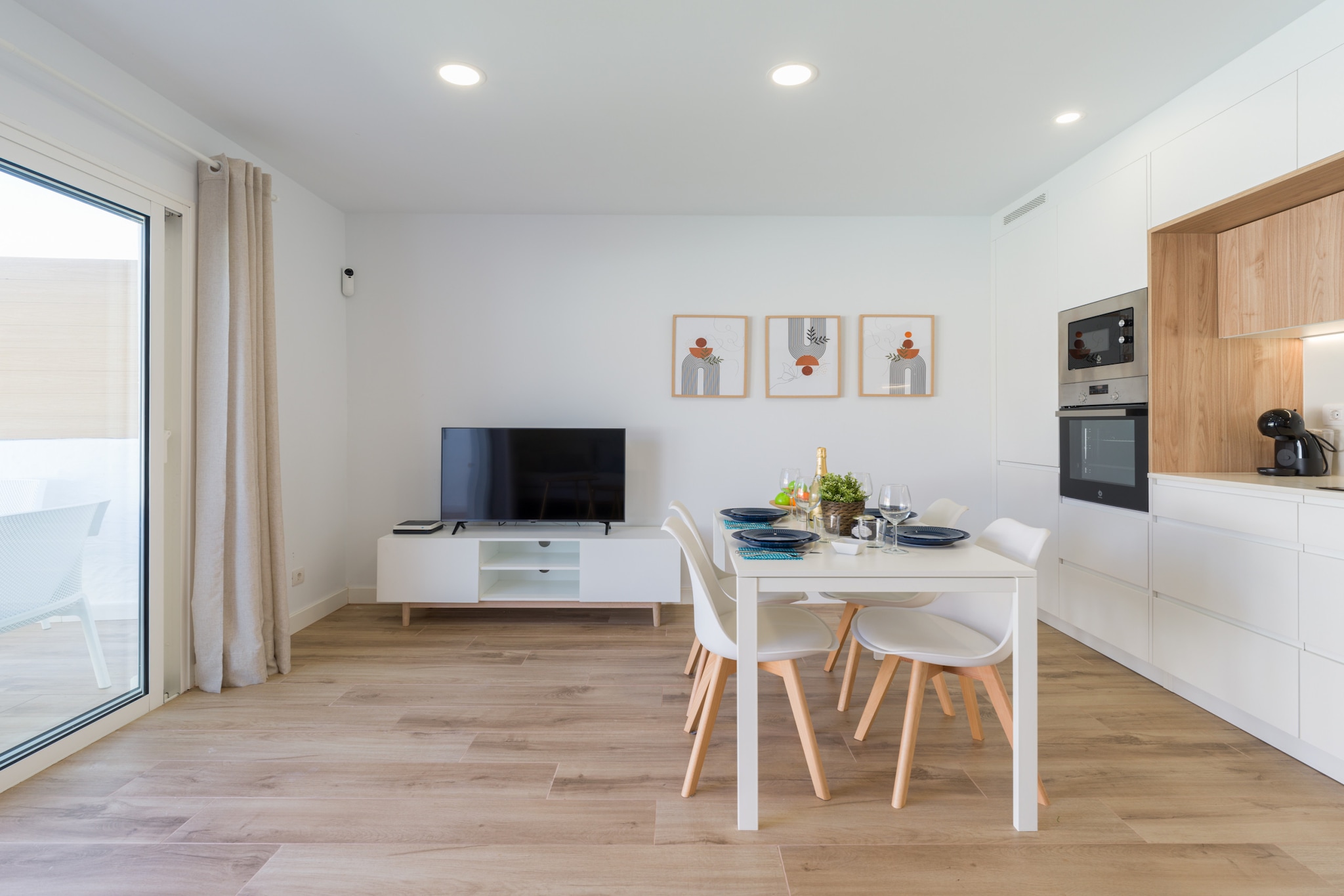 PENKY SUMMER-Living room