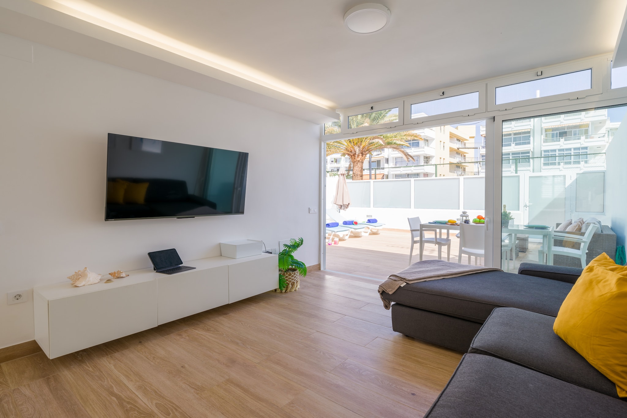 This charming bungalow offers a tranquil getaway in a peaceful residential complex, complete with a community pool and tennis court. The property features a bedroom with a double bed and ceiling fan, along with a sofa bed in the living-dining area that accommodates two additional guests. With high-speed Wi-Fi, a smart TV offering international channels, air conditioning in the living room, and a fully equipped kitchen with a dishwasher and washing machine, this bungalow provides a comfortable and modern stay. The private terrace, with a dining area and barbecue, is ideal for outdoor meals and relaxation. It’s also pet-friendly, allowing one dog for an additional charge, making it perfect for families or small groups.

Located in a quiet area, the bungalow is just 200 meters from a supermarket and restaurants, offering easy access to everyday necessities. A shopping center, bowling alley, and holiday attractions like Holiday World are only 600 meters away. Golf enthusiasts will appreciate being just 950 meters from the nearest golf course. For beach lovers, the beautiful Maspalomas beach is a short 3.5 km away, and the airport is a 30-minute drive from the property. The surrounding area offers a variety of restaurants, cafes, and bars, providing plenty of dining and entertainment options.

Inside, the bungalow is designed with top-quality materials and large windows that allow plenty of natural light to fill the space. The kitchen is fully equipped, making it easy for guests to prepare meals at their convenience.