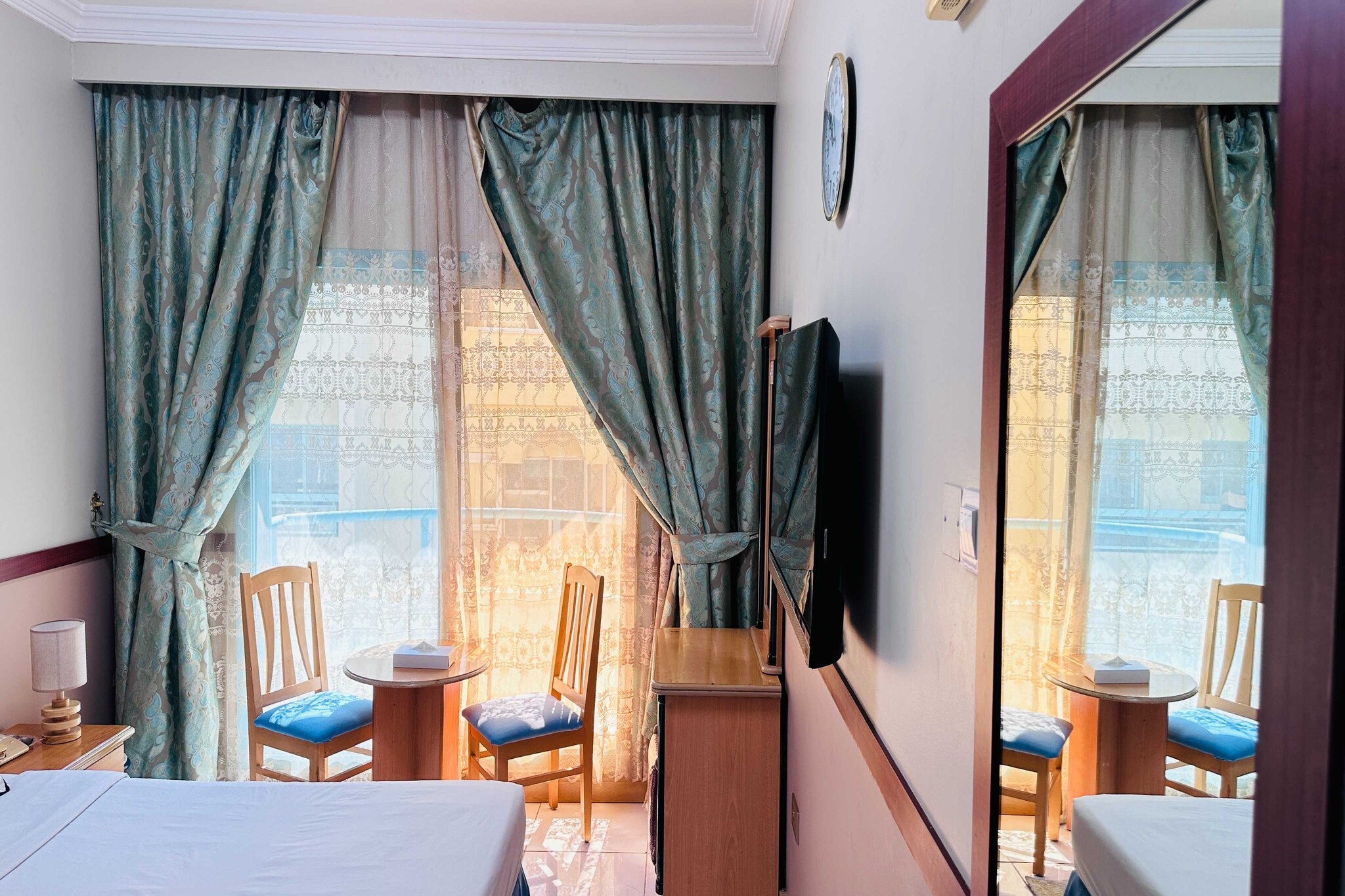 Ground floor: (bedroom(double king size bed, TV, seating area, air conditioning, telephone), bathroom(shower, toilet, hairdryer, Towels incl., shampoo, body soap))