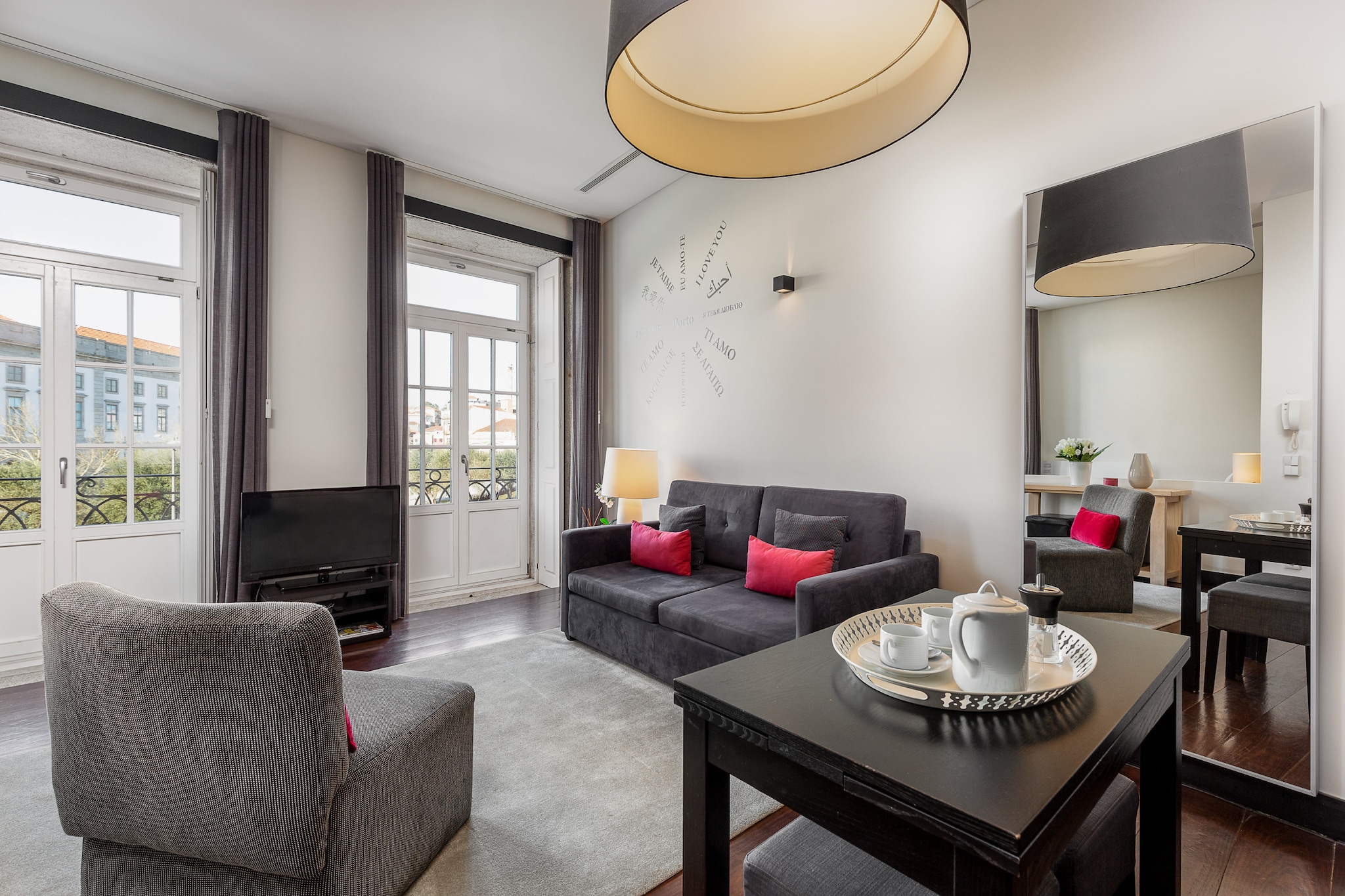 Charming Apartment with street-view in Porto