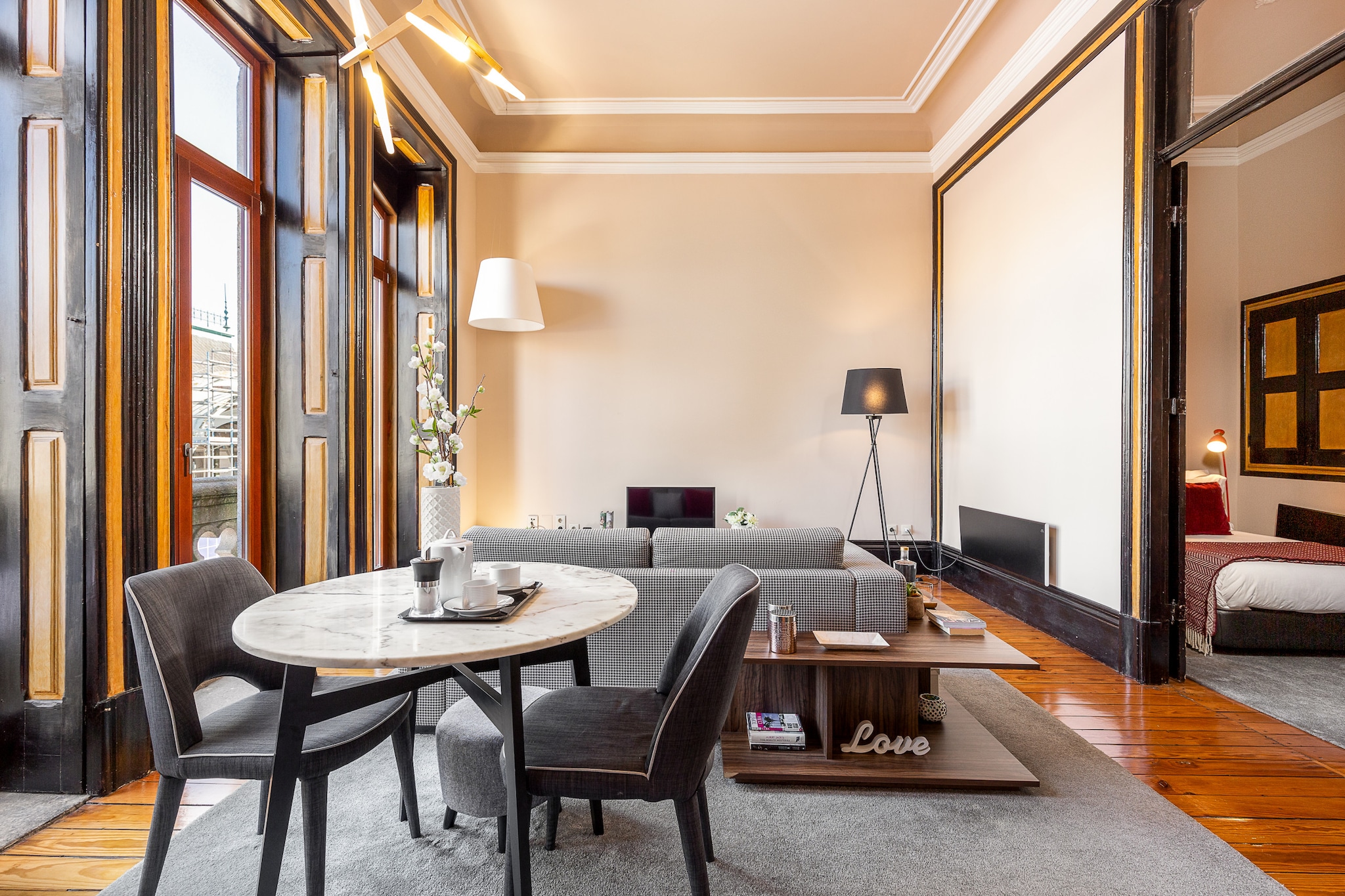 This stylish, air-conditioned apartment in Porto offers a perfect blend of comfort and convenience for solo travelers or couples. It features a double bed and a single sofa bed in the common area, comfortably accommodating up to three people. The fully equipped kitchen, including a refrigerator, microwave, oven, coffee machine, and more, allows you to prepare your own meals during your stay. With a modern bathroom, washing machine, dryer, and satellite TV, this apartment provides everything you need for a relaxing experience.

Situated in the heart of Porto, the apartment offers easy access to local shops, cafes, and attractions, allowing you to immerse yourself in the cityâ€™s culture. Public transport options are nearby, making it simple to explore the rest of Portoâ€™s landmarks. Whether you are visiting historical sites or enjoying the vibrant city life, the apartment's central location puts you right in the action.

In addition to its great location, the apartment includes essential services such as bed linen, towels, and final cleaning. You can also take advantage of extra services like a baby high chair and cot/crib. The apartmentâ€™s cozy balcony and functional amenities, including Wi-Fi and air conditioning, make it an ideal place for a comfortable stay in Porto.