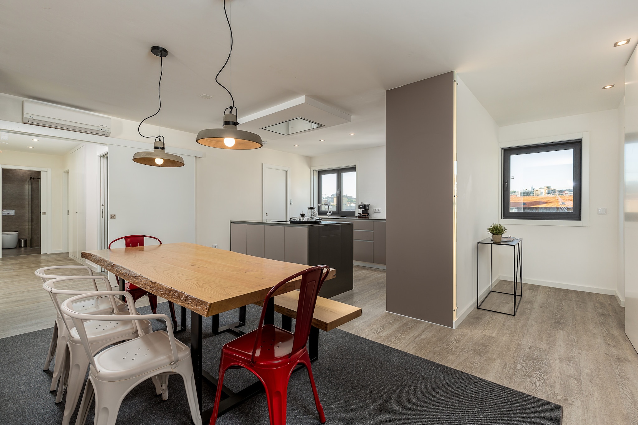 This spacious 4-bedroom, 3-bathroom apartment, covering an area of 150 mÂ² with an additional 25 mÂ² balcony, offers a comfortable and convenient stay for families or groups. It is equipped with air conditioning, Wi-Fi internet, and cable TV with multiple language options. The apartment features a fully equipped kitchen with modern appliances including a refrigerator, washing machine, dryer, coffee maker, oven, microwave, and dishwasher, along with all the necessary utensils for preparing meals. The bedrooms provide a combination of 3 double beds and 2 single beds, ensuring comfort and privacy for all guests.

Located in the heart of Porto, this apartment is just a short walk from the city center, making it ideal for those wishing to explore the cityâ€™s attractions, restaurants, and shops. Public transportation options such as metro and bus stations are easily accessible, while supermarkets and other essentials are conveniently nearby. With its prime location, this apartment offers the perfect base for discovering Portoâ€™s vibrant culture and historical sites.

In addition to the spacious living areas, the apartment includes modern amenities that cater to all guest needs. The 3 bathrooms offer convenience for large groups or families, and the generous balcony provides a great space to relax and enjoy the city atmosphere. Whether you're visiting for leisure or business, this apartment ensures a comfortable and memorable stay in Porto.