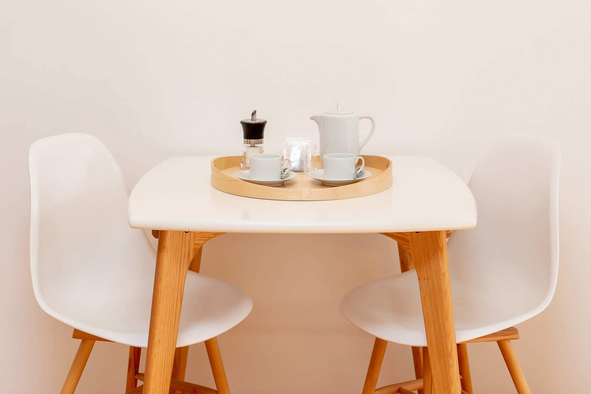 This charming apartment, located in Porto, provides a comfortable and well-equipped space for up to 2 guests. It features one bedroom with a double bed and an independent kitchen that is fully equipped with modern appliances including an electric stove, refrigerator, microwave, oven, freezer, and a coffee machine. Additional kitchen amenities include a toaster, kettle, and all necessary utensils. The apartment is air-conditioned, pet-friendly, and offers Wi-Fi, ensuring a comfortable and convenient stay.

The apartment is ideally located for those looking to explore Porto, with easy access to nearby attractions, public transportation, restaurants, and cafes. Whether youâ€™re visiting the city for leisure or business, this property offers the perfect base to enjoy all that Porto has to offer. The apartment also includes a satellite TV and an iron for added convenience, making it an ideal choice for a relaxing and enjoyable stay.

In addition to the fully equipped kitchen, the apartment features a bathroom with a shower and a hairdryer. Bed linen, towels, and final cleaning are all included in the booking price. Families with young children can benefit from the availability of a high chair and cot/crib. For an added fee, pets are welcome, and parking is available upon request. The apartment offers flexible check-in and check-out times, with check-in available from 15:00 to 0:00 and check-out before 12:00.