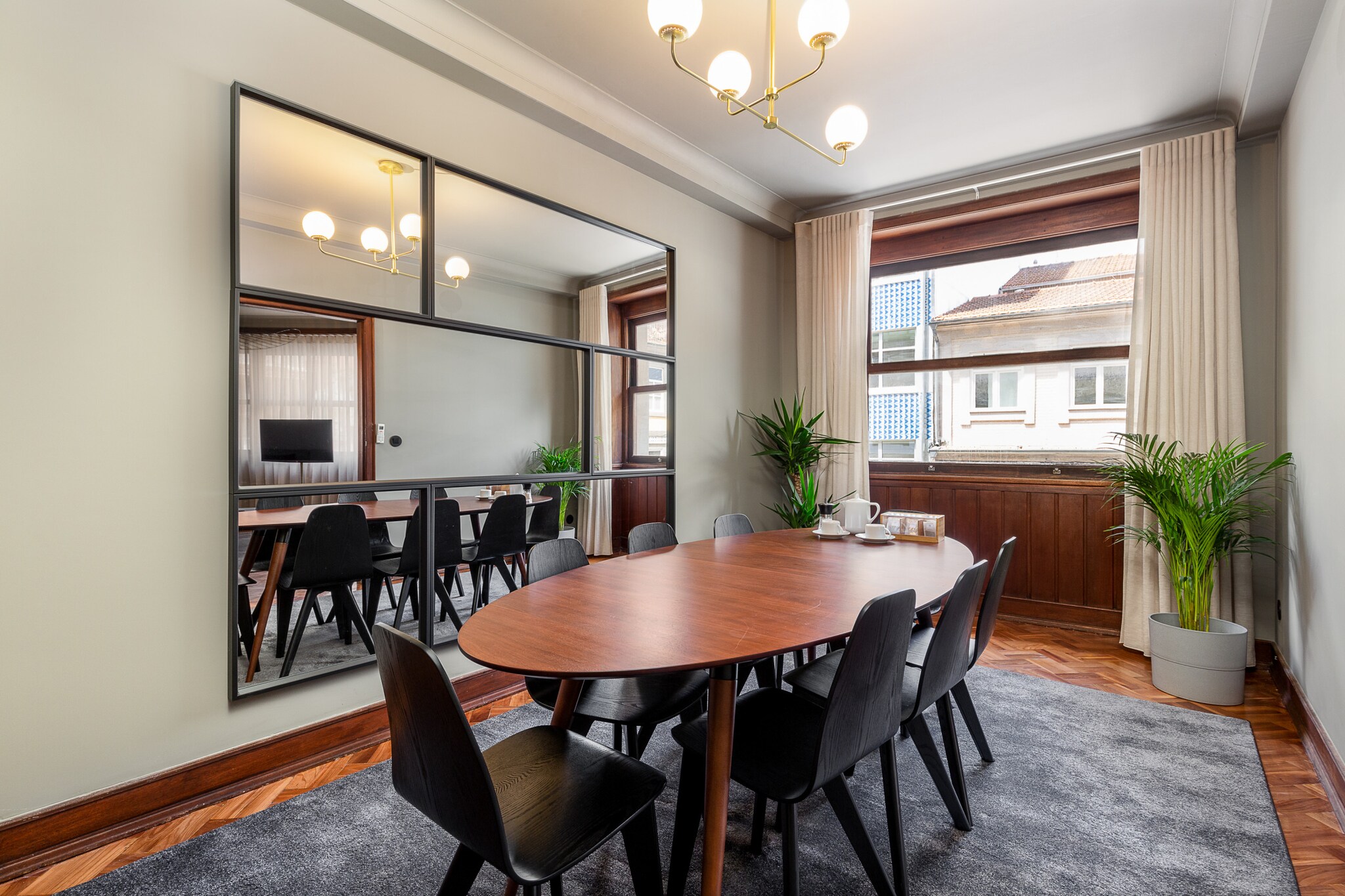 This spacious apartment offers a comfortable stay with a total of 2 double beds and 5 single beds, making it ideal for larger groups or families. It features air-conditioning for a pleasant climate and is equipped with essential amenities such as TV, internet access, and a fully equipped kitchen with modern appliances like a dishwasher, refrigerator, microwave, oven, and coffee machine. The property also provides a lift for easy access and includes services like bed linen, towels, and final cleaning. 

Located in the heart of Porto, the apartment is just a short distance from many popular attractions, cafes, and restaurants, offering guests a great base for exploring the city. The bustling Santa Catarina Street is nearby, known for its vibrant shops and local culture. Public transport options, such as bus stops and metro stations, are easily accessible, making it convenient to travel to other parts of Porto. The accommodation is also well-connected with the cityâ€™s main sights, including historical landmarks and picturesque views.

The apartment includes two bathrooms, both with showers, and an additional toilet for convenience. The kitchen is fully stocked with dishes, cutlery, and kitchen utensils to prepare meals at home. With a spacious 140 mÂ² area, it provides ample room for guests to relax, and the added bonus of a lift and air-conditioning ensures a comfortable and enjoyable stay.