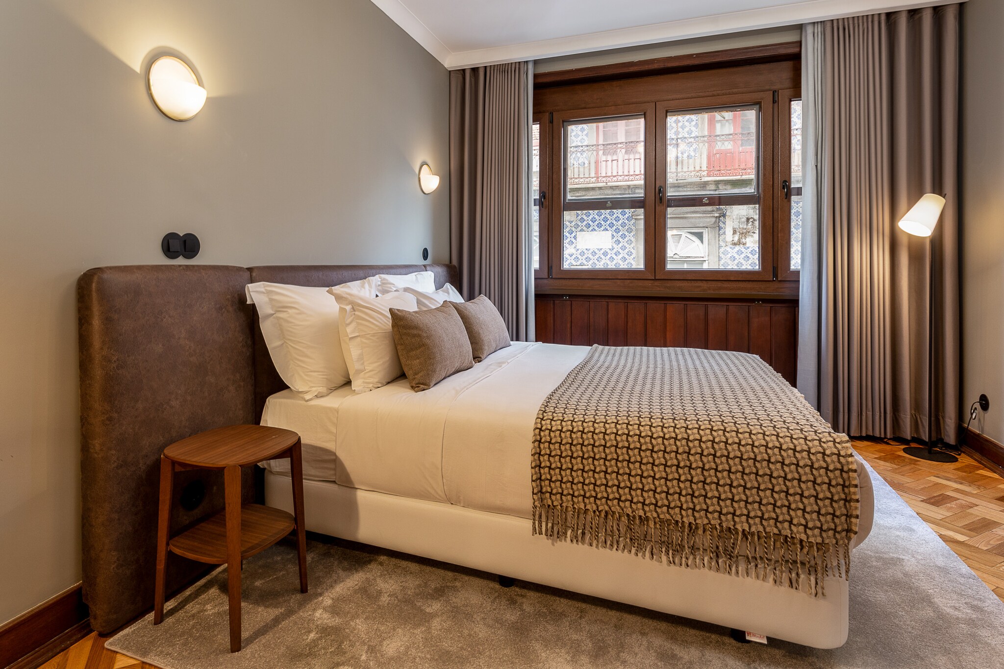 On the 1st floor: (Living room(single sofa bed, TV(satellite), dining table, seating area), open kitchen(electric kettle, toaster, coffee machine, oven, microwave, fridge-freezer, Juicer, dishes and cutlery), bedroom(double bed), bedroom(double bed), bedroom(single bed, single bed, single bed), bedroom(single bed, single bed), bathroom(shower), bathroom(shower, hairdryer), toilet(toilet), Internet access)\n\nbalcony, air conditioning, lift, iron