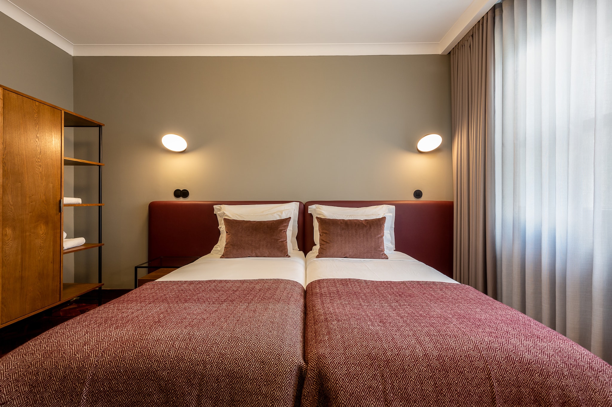 On the 1st floor: (Living room(single sofa bed, TV(satellite), dining table, seating area), open kitchen(electric kettle, toaster, coffee machine, oven, microwave, fridge-freezer, Juicer, dishes and cutlery), bedroom(double bed), bedroom(double bed), bedroom(double bed), bedroom(single bed, single bed, single bed), bathroom(shower), bathroom(shower, hairdryer), Internet access)\n\nbalcony, air conditioning, lift, iron