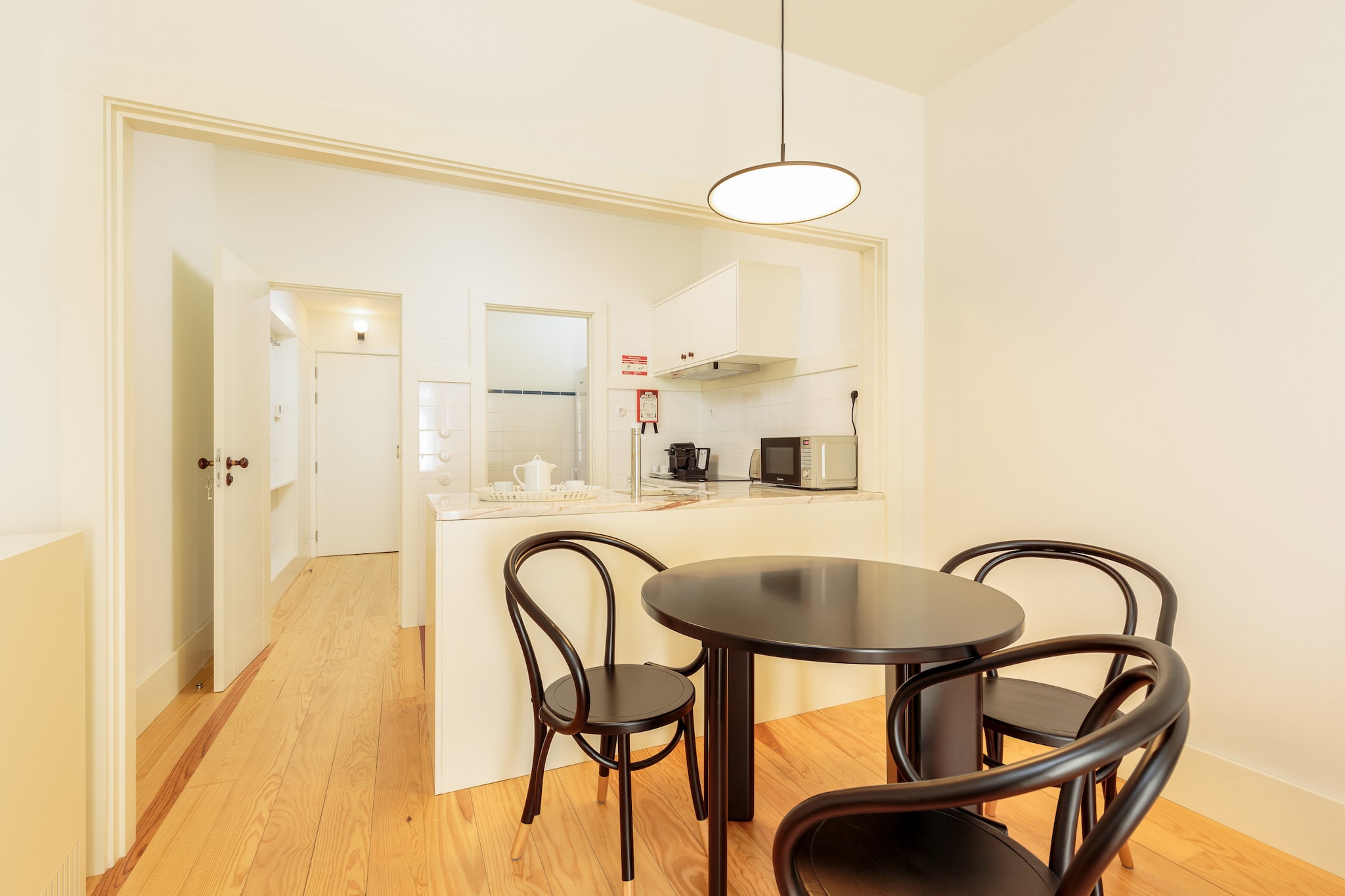 This cozy apartment in Porto offers a comfortable and modern stay with a range of amenities. It features a spacious bedroom with a double bed and an additional extra bed in the common spaces, making it ideal for up to three guests. The kitchen is fully equipped with a refrigerator, microwave, oven, freezer, and all the necessary utensils to prepare meals. The apartment also boasts a balcony where you can enjoy the view. For your convenience, the property is air-conditioned and offers free internet access.

Located in the heart of Porto, this apartment is within close reach of the city's main attractions, cafes, and shops. Visitors can easily explore the charming streets of Porto, enjoy the vibrant cultural scene, or indulge in local delicacies at nearby restaurants. Public transport options, including bus and metro stations, are within walking distance, making it easy to get around the city. 

In addition to the kitchen and living spaces, the apartment includes a bathroom with a shower, and other essential services like bed linens, towels, and final cleaning are included. For families, baby high chairs and cots/cribs are available upon request. The apartment is smoke-free and does not allow pets.