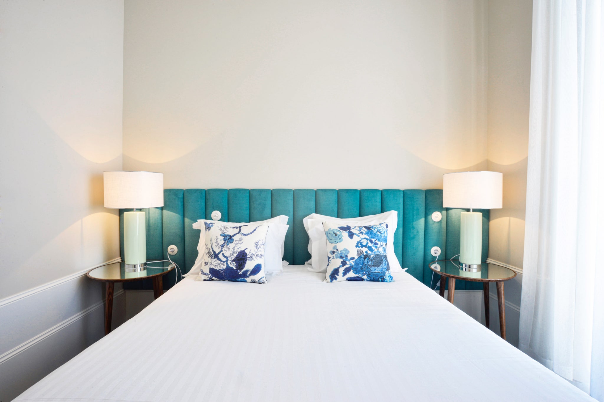 Kitchen(toaster, coffee machine, oven, microwave, fridge-freezer, dishes and cutlery, Cooking basics), Living/diningroom(TV(satellite), dining table(4 persons), seating area), bedroom(double bed), bedroom(double bed), bathroom(shower, washbasin, toilet, hairdryer), bathroom(shower, washbasin, toilet), air conditioning