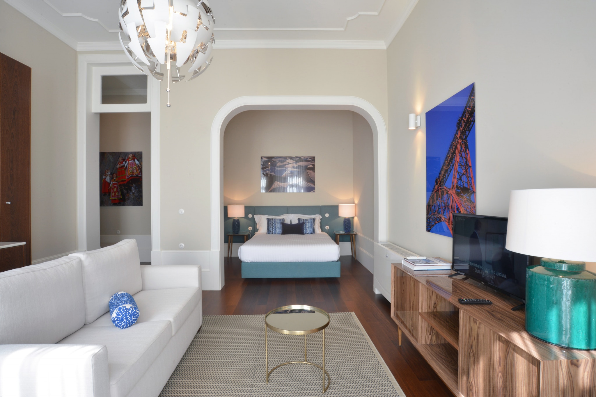 Kitchen(electric kettle, toaster, coffee machine, oven, microwave, fridge-freezer, dishes and cutlery, Cooking basics), Living/diningroom(TV(satellite), dining table(2 persons), seating area), bedroom(double bed), bathroom(shower, washbasin, toilet, hairdryer), air conditioning, iron