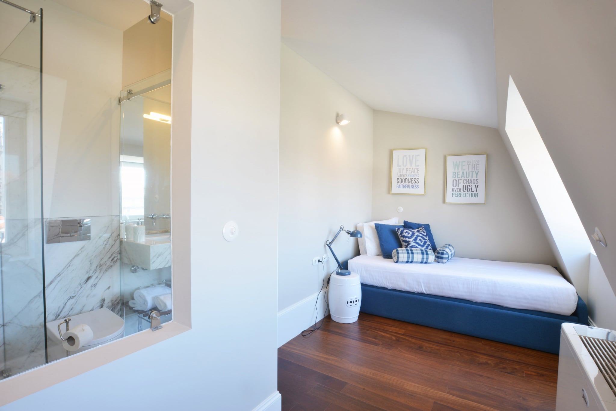 Kitchen(electric kettle, toaster, coffee machine, oven, microwave, fridge-freezer, dishes and cutlery), Living/diningroom(TV(satellite), dining table(4 persons), seating area), bedroom(single bed, single bed), bedroom(double bed), bathroom(shower, washbasin, toilet, hairdryer), bathroom(shower, washbasin, toilet), air conditioning, iron