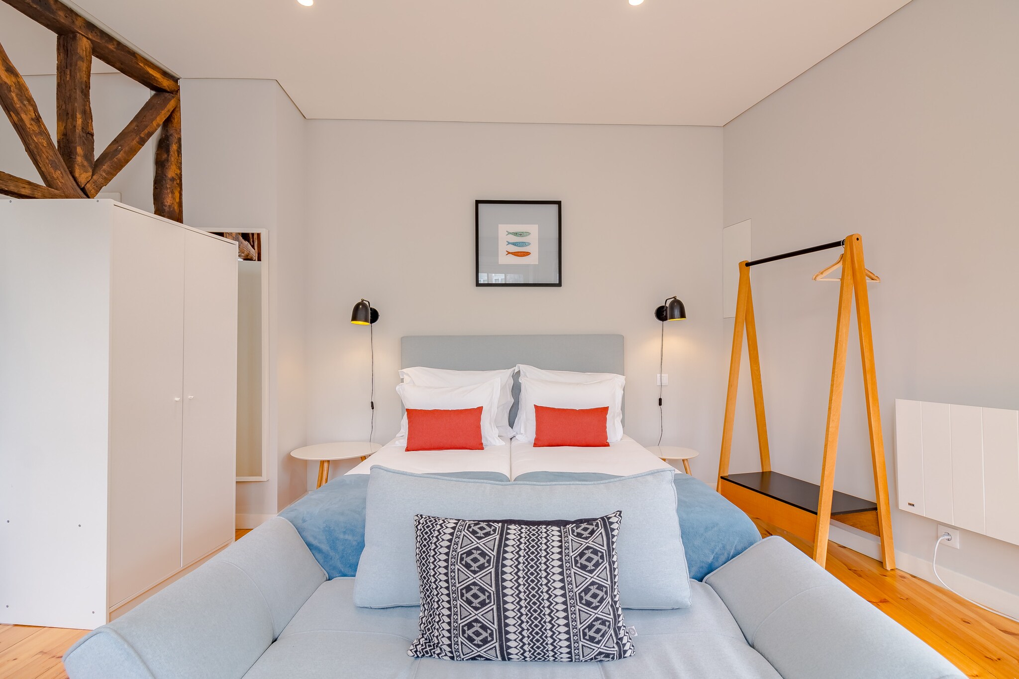 Elevator, Kitchen(dining table(2 persons), electric kettle, toaster, coffee machine, microwave, fridge-freezer, dishes and cutlery, Cooking basics), Living/bed room(double bed, TV(satellite), seating area), bathroom(shower, washbasin, toilet, hairdryer), Internet access, air conditioning, iron