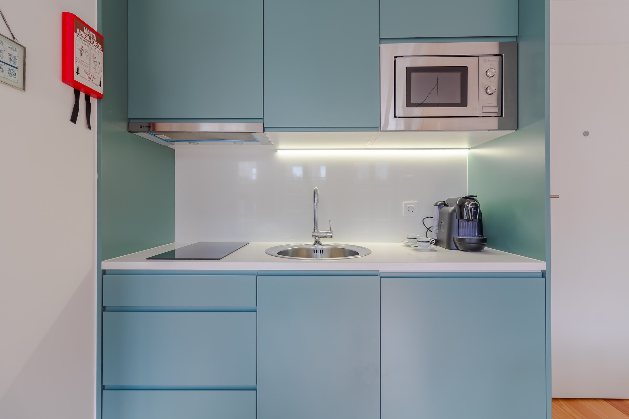 Modern studio in Porto with balcony