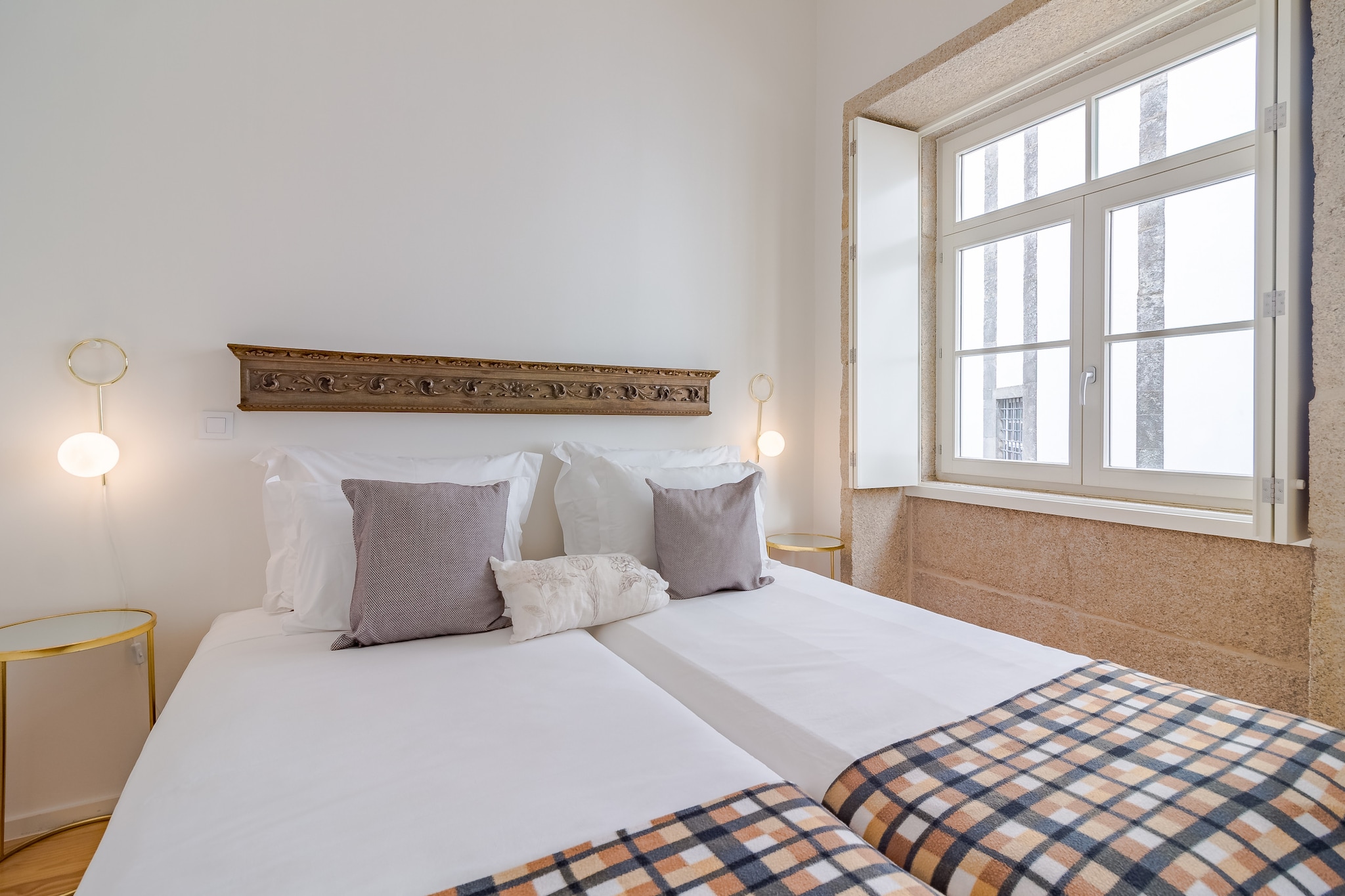 open kitchen(electric kettle, toaster, coffee machine, oven, microwave, fridge-freezer, dishes and cutlery), Living/bed room(single bed, single bed, TV(satellite), dining table), bathroom(shower, hairdryer), Internet access, heating(electric), air conditioning, iron