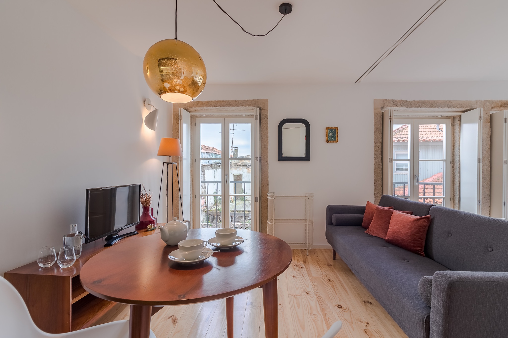 This cozy 28 mÂ² studio apartment, located in the heart of Porto, is perfect for couples or solo travelers seeking a comfortable and convenient base. The apartment is well-equipped with modern amenities, including air conditioning for year-round comfort. It has a separate kitchen, fully equipped with appliances such as a refrigerator, freezer, coffee machine, oven, and microwave, allowing you to prepare simple meals. The studio accommodates up to 2 people with 2 single beds and features a private bathroom with a shower. The apartment also provides Wi-Fi access and cable TV with channels in Spanish, English, French, and Portuguese, catering to diverse entertainment preferences.

The apartment's location is ideal for those who want to explore Portoâ€™s main points of interest, as itâ€™s just a few steps away from the cityâ€™s top attractions. The vibrant streets, historic sites, and local markets are all within easy reach. The apartment also features a private balcony where you can relax and enjoy a lovely city view. For a smoke-free experience, smoking is prohibited inside, ensuring a clean and fresh environment throughout your stay.

Though the apartment is not pet-friendly, it offers a peaceful atmosphere and convenient amenities, including a comfortable living space, modern kitchen, and entertainment options. Whether you're visiting Porto for sightseeing, business, or relaxation, this studio provides a perfect and well-located accommodation option.