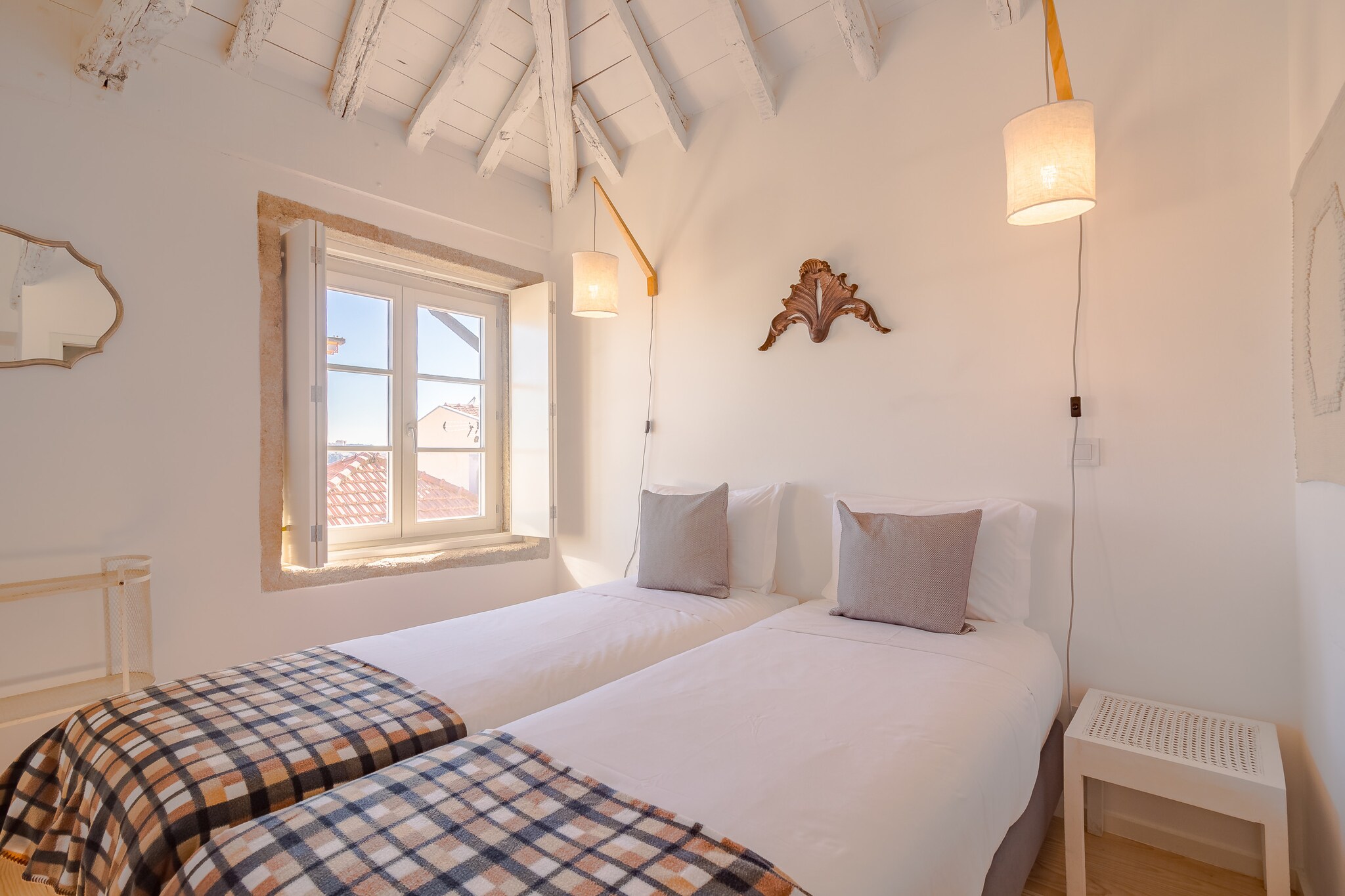 open kitchen(electric kettle, toaster, coffee machine, oven, microwave, fridge-freezer, dishes and cutlery), Living/bed room(single bed, single bed, TV(satellite), dining table), bathroom(shower, hairdryer), Internet access, heating(electric), air conditioning, iron