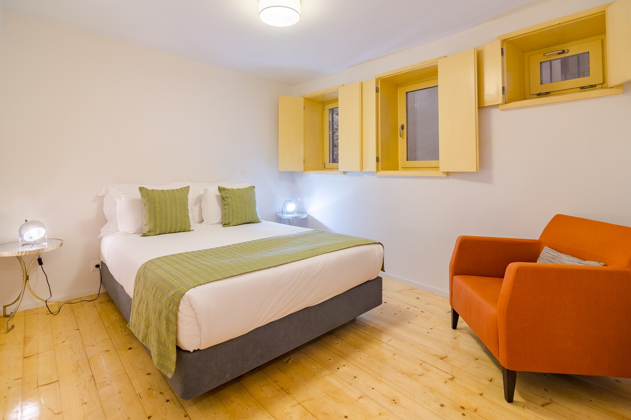 Kitchen(electric kettle, toaster, coffee machine, oven, microwave, fridge, dishes and cutlery, Cooking basics), Living/diningroom(single sofa bed, TV(satellite), dining table(4 persons), seating area), bedroom(double bed), bathroom(shower, washbasin, toilet, hairdryer), Internet access, heating(electric), iron