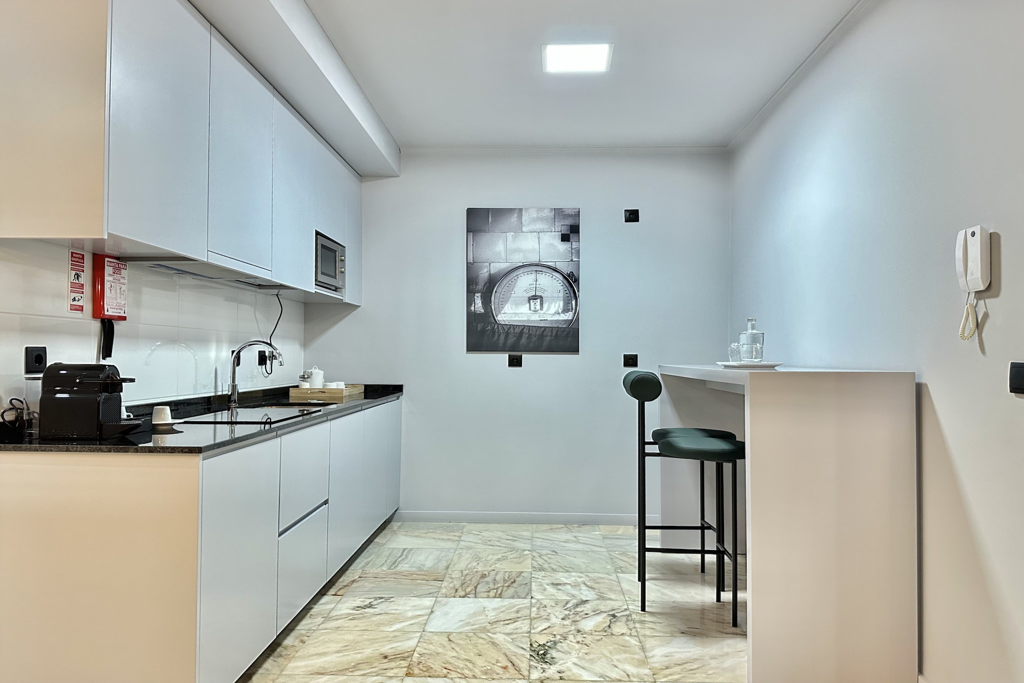 Bright apartment near Bolhao metro station