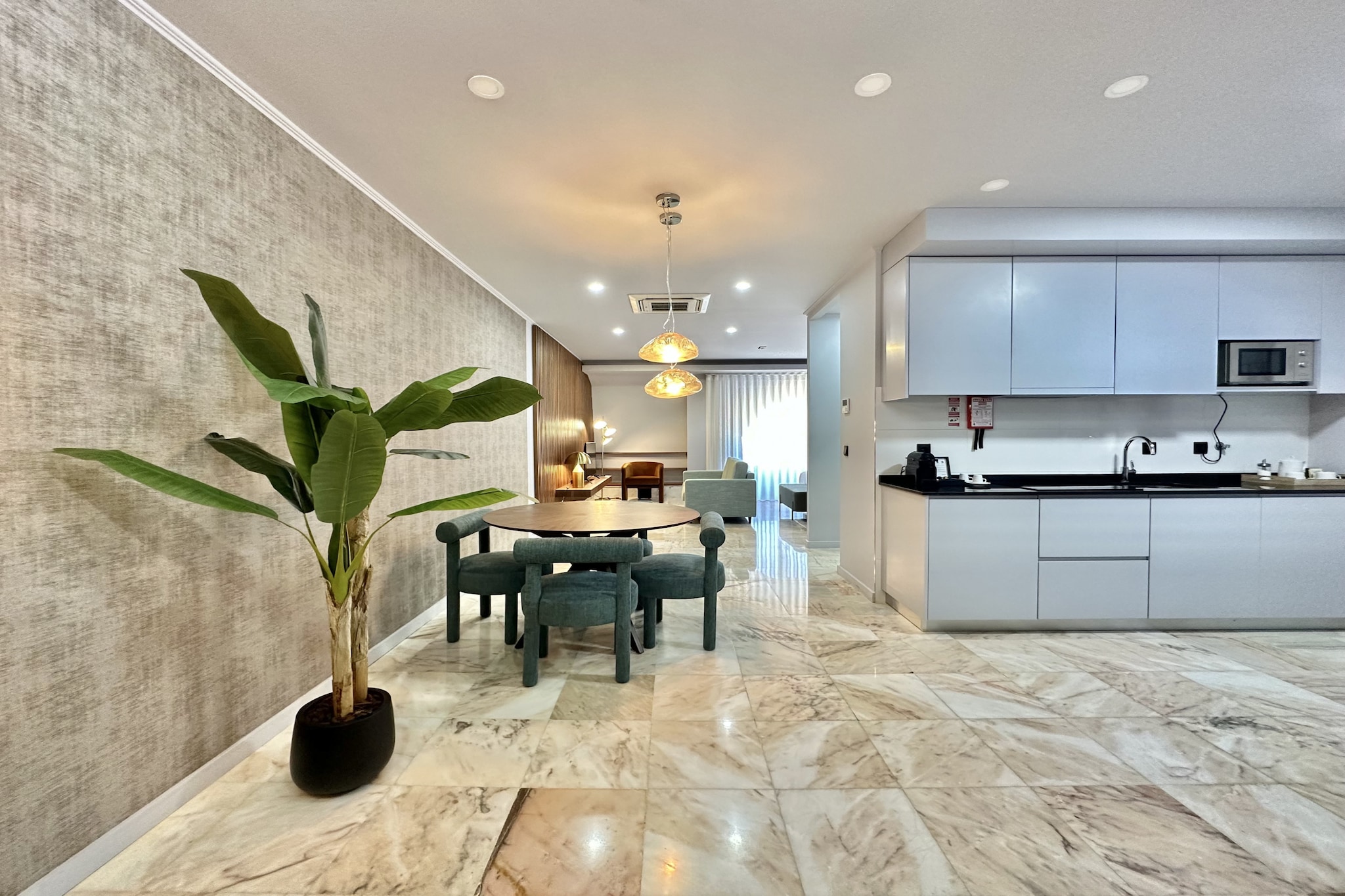 Bright apartment near Bolhao metro station