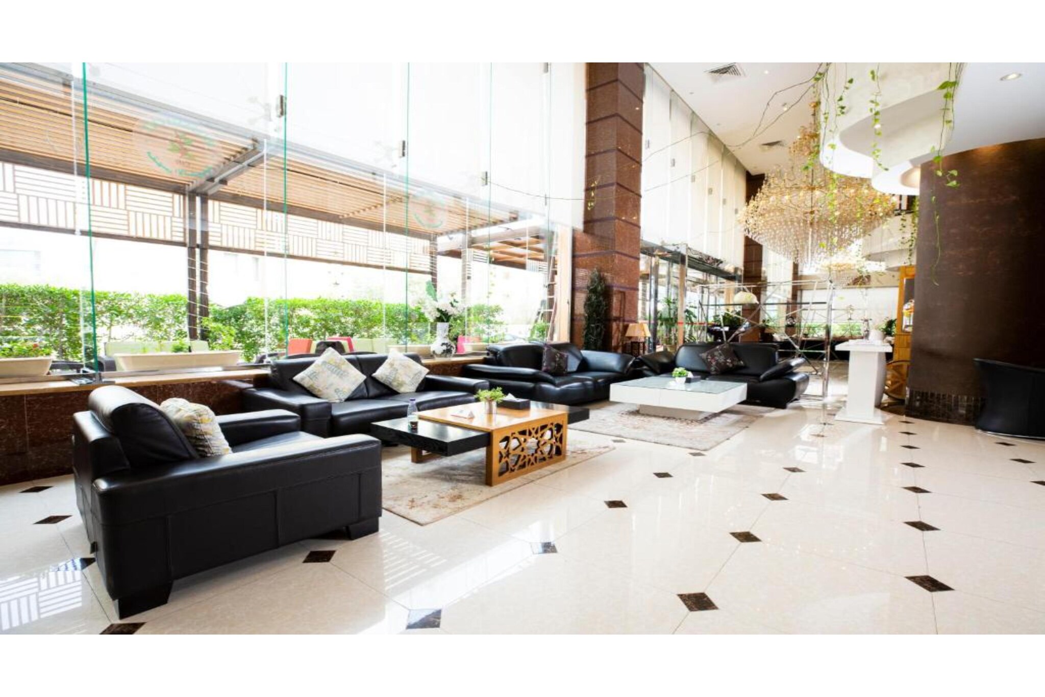 Ground floor: (bedroom(double king size bed, TV, seating area, air conditioning, telephone), bathroom(shower, toilet, bidet, hairdryer, Towels incl., shampoo, body soap))