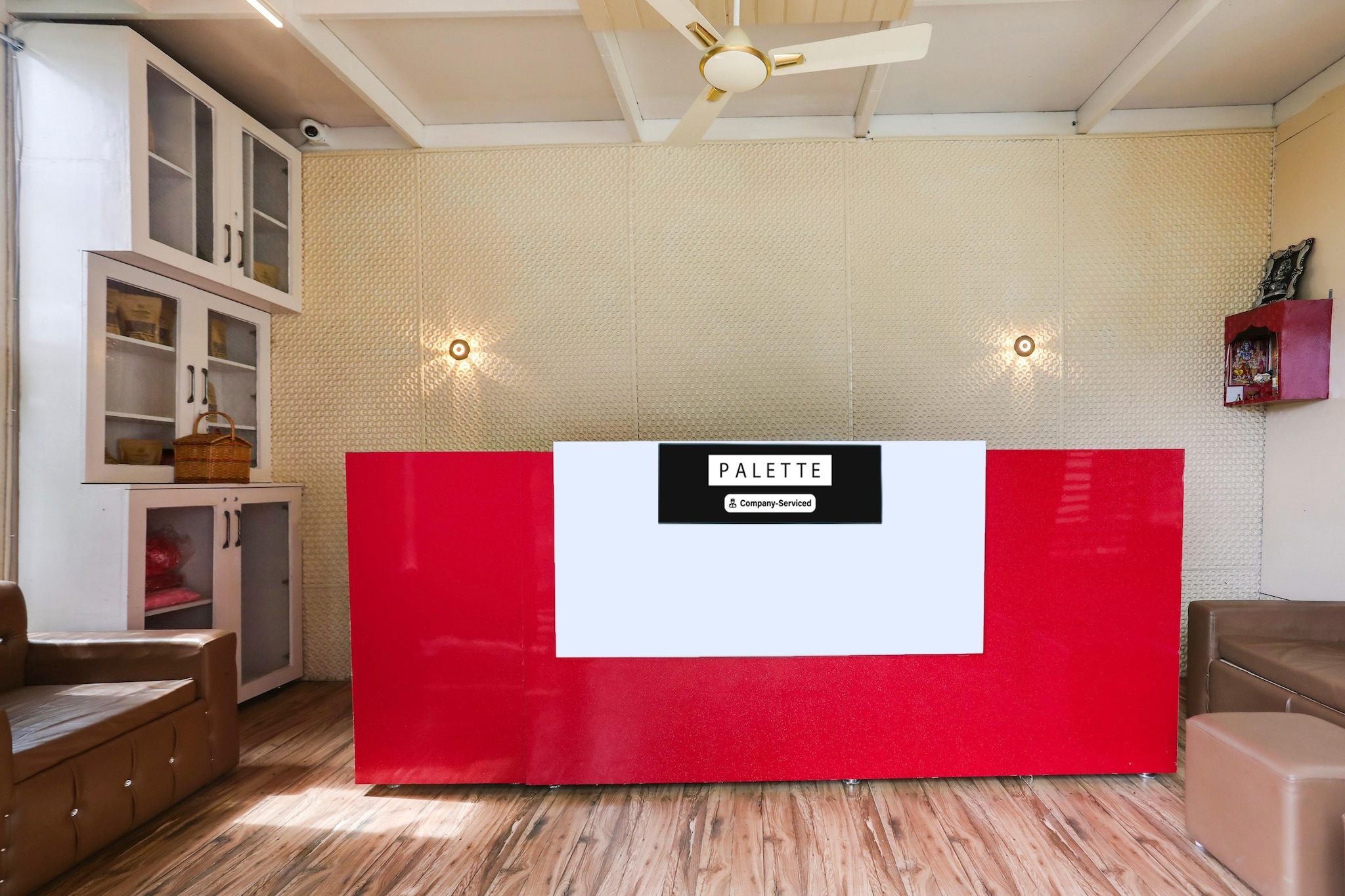 Ground floor: (bedroom(double bed), bathroom, TV, seating area, electric kettle, bathtub or shower, washbasin, toilet, air conditioning, Towels incl., telephone, shampoo, body soap, hot water, Dedicated workspace)