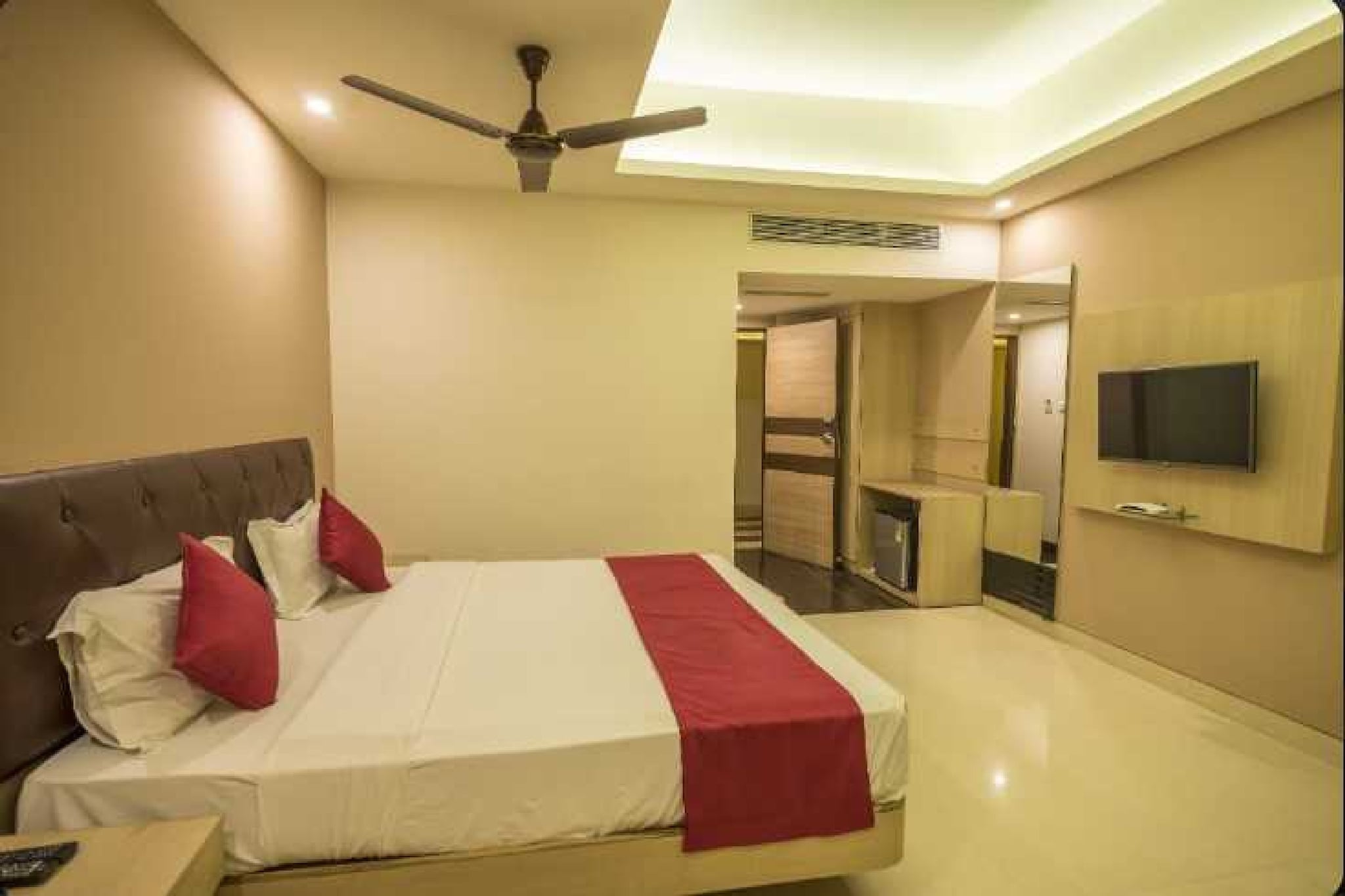 Deluxe Double Elegance at Nisarga Bhopal is set in Bhopal, within 2 km of Habibganj Station and 7.5 km of Museum of Man. Featuring a shared lounge, the 5-star hotel has air-conditioned rooms with free WiFi, each with a private bathroom. The accommodation offers room service and a 24-hour front desk for guests.
At the hotel, every room includes a desk. The units at Deluxe Double Elegance at Nisarga Bhopal come with a seating area and a flat-screen TV with satellite channels.
Van Vihar National Park is 10 km from the accommodation, while Kanha Fun City is 13 km away. Raja Bhoj Airport is 14 km from the property.
Unmarried couples are warmly welcome at this property.
Guests with local ID proof are warmly welcome.
Early Check-In Policy: A full day’s room rate will be charged for check-ins before 6:00 AM. Complimentary early check-in is available between 6:00 AM and 10:00 AM, subject to room availability.
Check-in is only available to guests aged 18 and above. Please provide a government-issued ID to confirm your age.