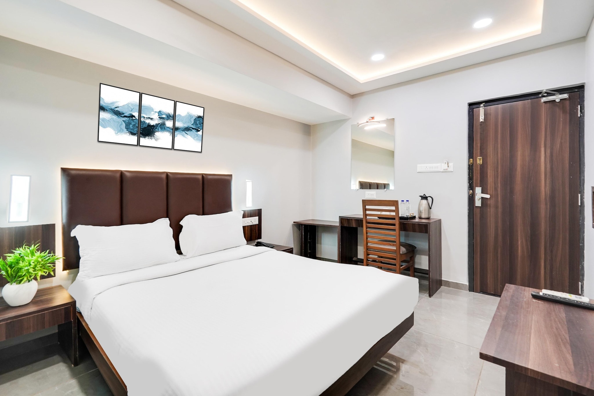 Ultimate Family Escape in Country Club Surat features accommodation in Surat. With free WiFi, this 4-star hotel offers room service and a 24-hour front desk. The hotel has family rooms.
The rooms at the hotel are fitted with a seating area, a flat-screen TV with satellite channels and a private bathroom with free toiletries and a bath or shower. The units at Ultimate Family Escape in Country Club Surat have air conditioning and a desk.
Unmarried couples are warmly welcome at this property.
Guests with local ID proof are warmly welcome.
Early Check-In Policy: A full day’s room rate will be charged for check-ins before 6:00 AM. Complimentary early check-in is available between 6:00 AM and 10:00 AM, subject to room availability.
Check-in is only available to guests aged 18 and above. Please provide a government-issued ID to confirm your age.