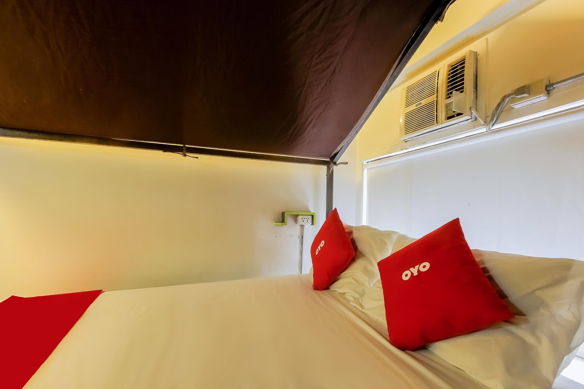 Cozy DBL Hideaway at Trendy Junction Hostel,Manila