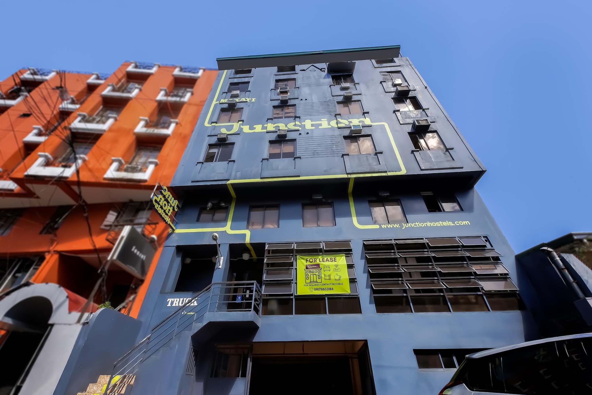 Cozy DBL Hideaway at Trendy Junction Hostel,Manila