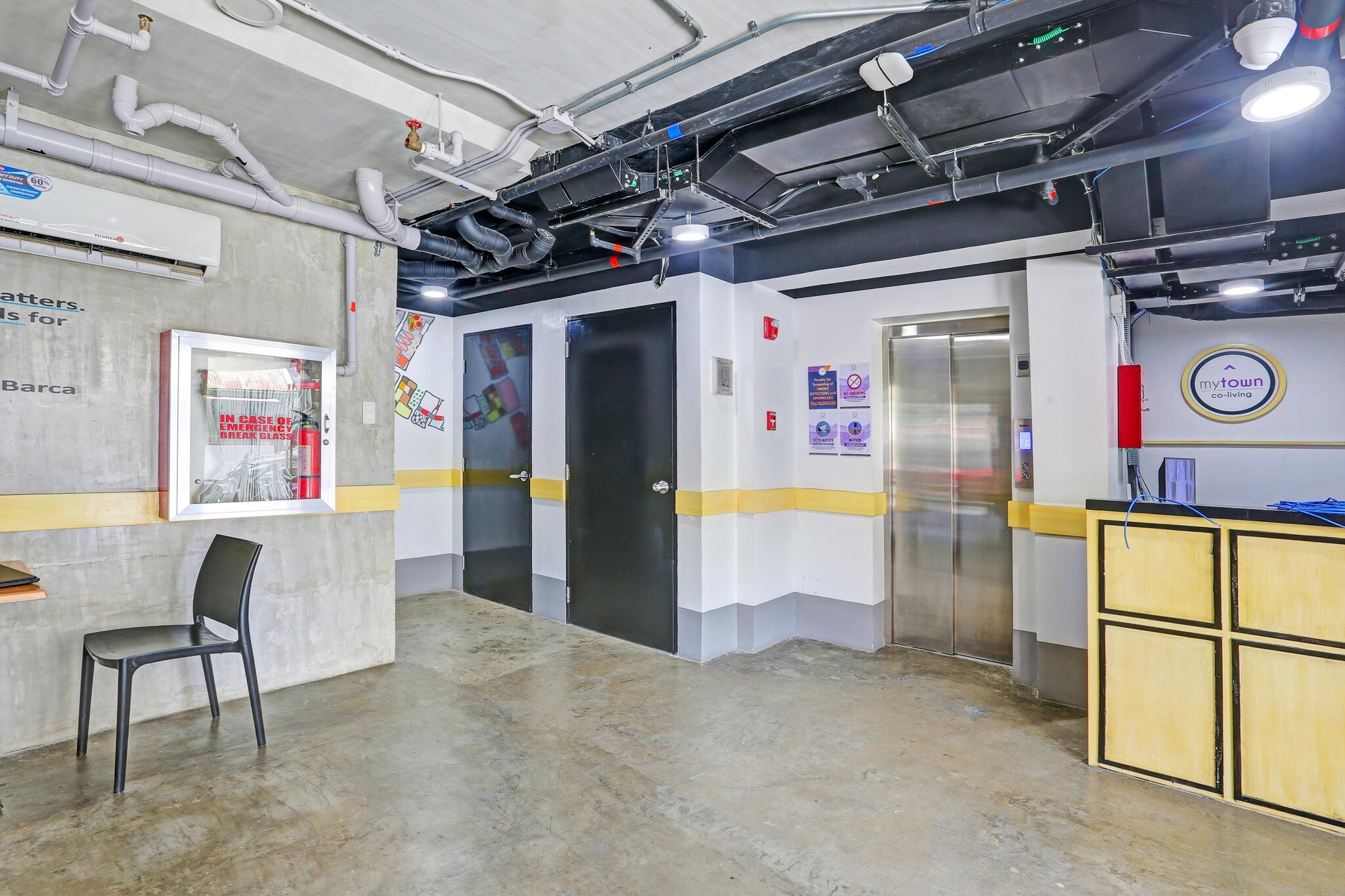 Ground floor: (bedroom(bunk bed, seating area, bar, electric kettle, microwave, air conditioning, telephone), bathroom(shower, toilet, Towels incl., shampoo, body soap))\n\nParking, lift