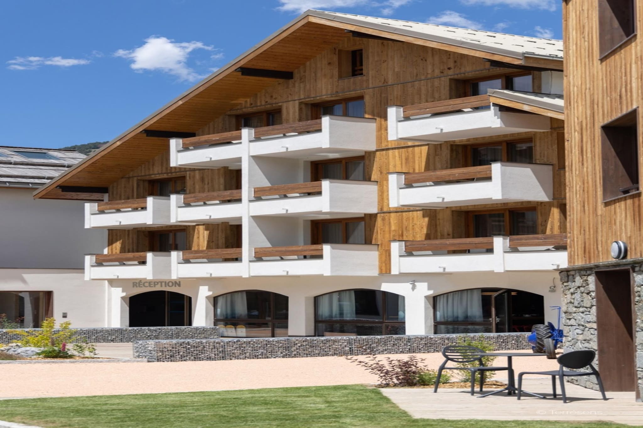 SERRE CHEVALIER Le Cristal Lodge-A40P-Buitenkant zomer
