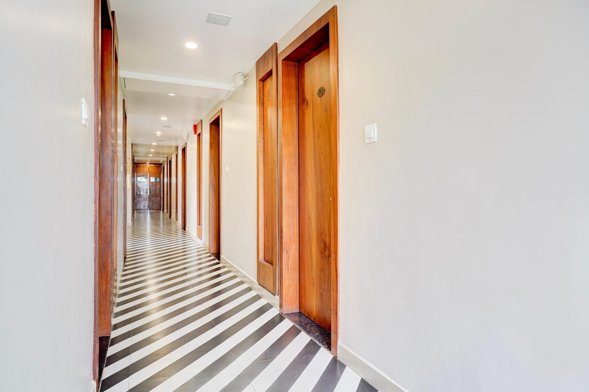 Luxirious Stays at Palette Patel Nagar