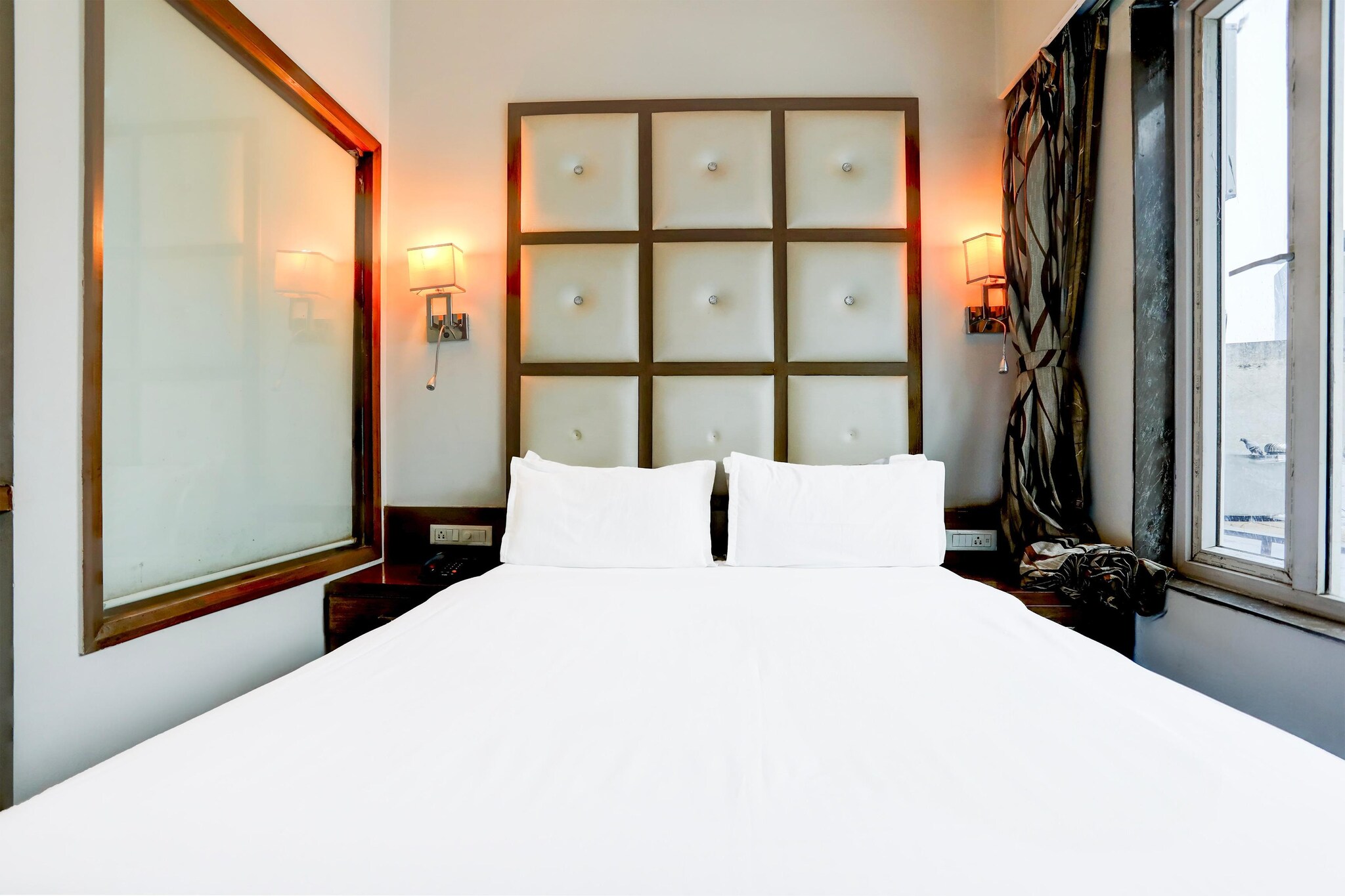 Located in Ahmedabad, 5.7 km from Gandhi Ashram, Stylish & Modern Stays at Palette River Front provides accommodation with a shared lounge, free private parking and a restaurant. This 3-star hotel offers a shared kitchen, room service and free WiFi. The property is non-smoking and is situated 6.9 km from IIM.
Guest rooms in the hotel are equipped with air conditioning, a seating area, a flat-screen TV with cable channels, a safety deposit box and a private bathroom with a shower. The rooms include a desk.
Guests at Stylish & Modern Stays at Palette River Front can enjoy an à la carte breakfast.
With staff speaking English and Hindi, around the clock guidance is available at the reception.
Popular points of interest near the accommodation include Nehru Bridge, Sabarmati Riverfront and Manek Chowk. Sardar Vallabhbhai Patel International Airport is 8 km away.
Unmarried couples are warmly welcome at this property.
Guests with local ID proof are warmly welcome.
Early Check-In Policy: A full day’s room rate will be charged for check-ins before 6:00 AM. Complimentary early check-in is available between 6:00 AM and 10:00 AM, subject to room availability.
Check-in is only available to guests aged 18 and above. Please provide a government-issued ID to confirm your age.