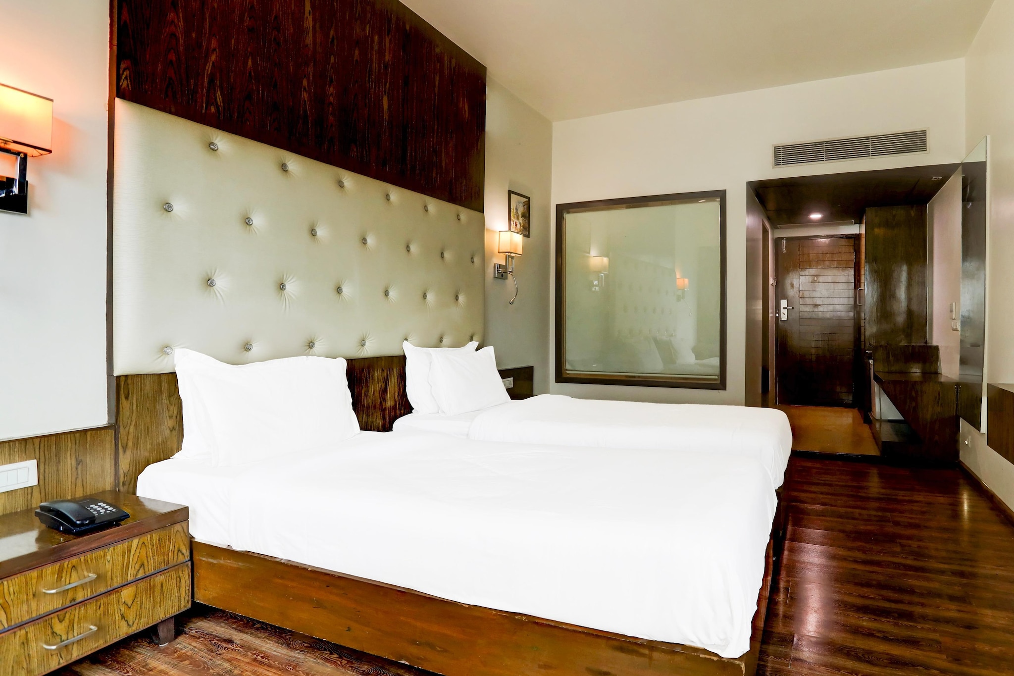 Stylish & Modern Stays at Palette River Front