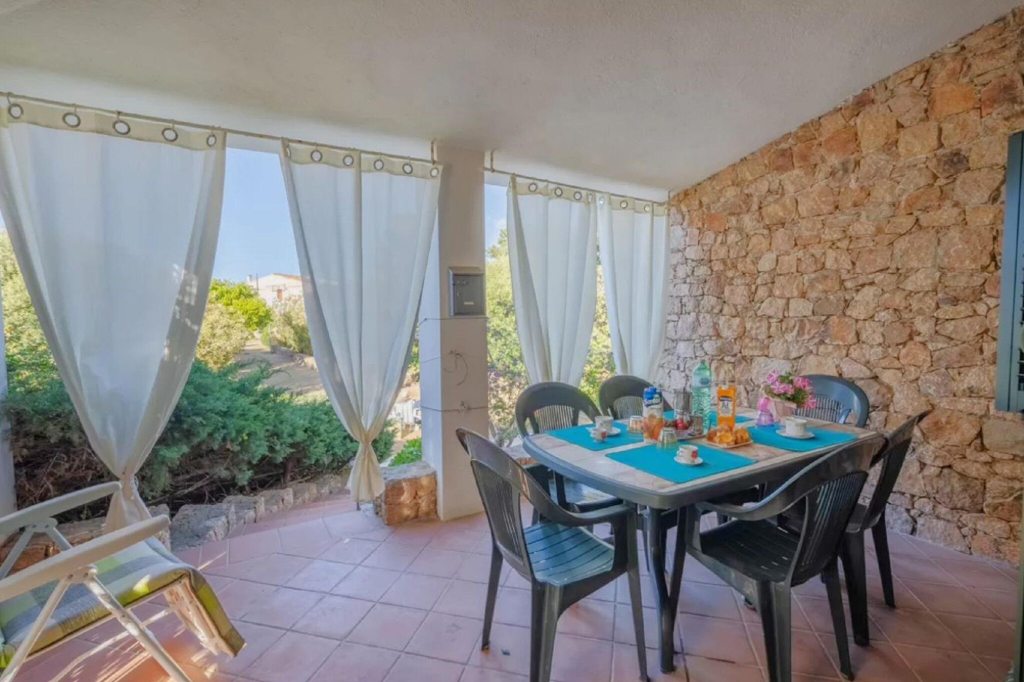 Ground floor: (Living room(dining table, fireplace, seating area), open kitchen(hob, hood, oven, microwave, dishwasher, fridge), bedroom(double bed), bedroom(double bed), bedroom(single bed, single bed), bathroom(shower, washbasin, toilet, bidet), air conditioning, insect screens)\n\nshower, patio, garden, garden furniture, BBQ