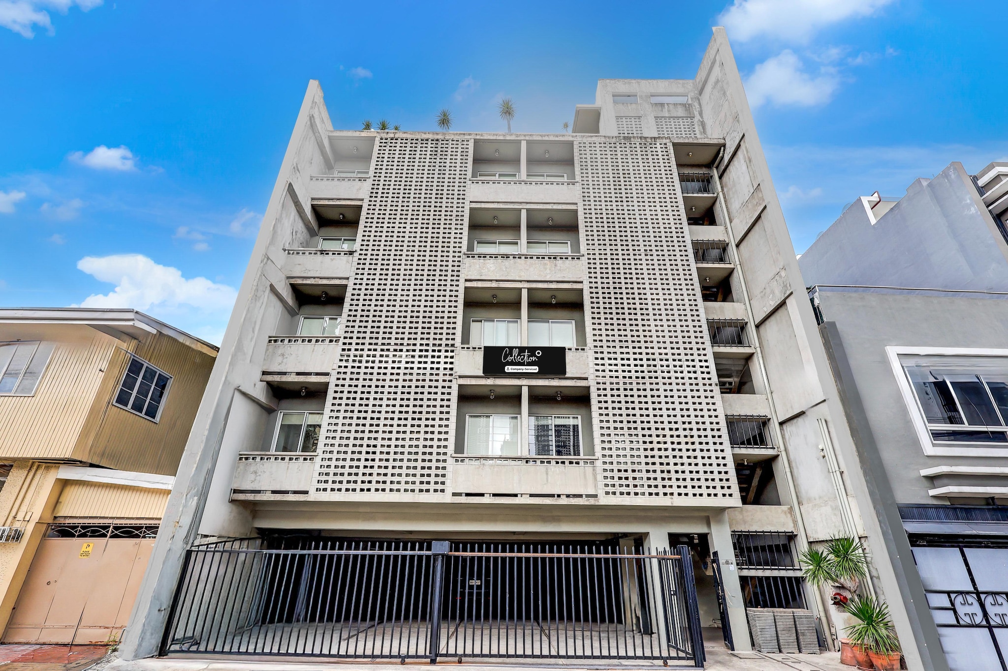 Ground floor: (bedroom(double bed, TV, seating area, air conditioning, telephone), bathroom(shower, toilet, bidet, Towels incl., shampoo, body soap))\n\nParking, lift