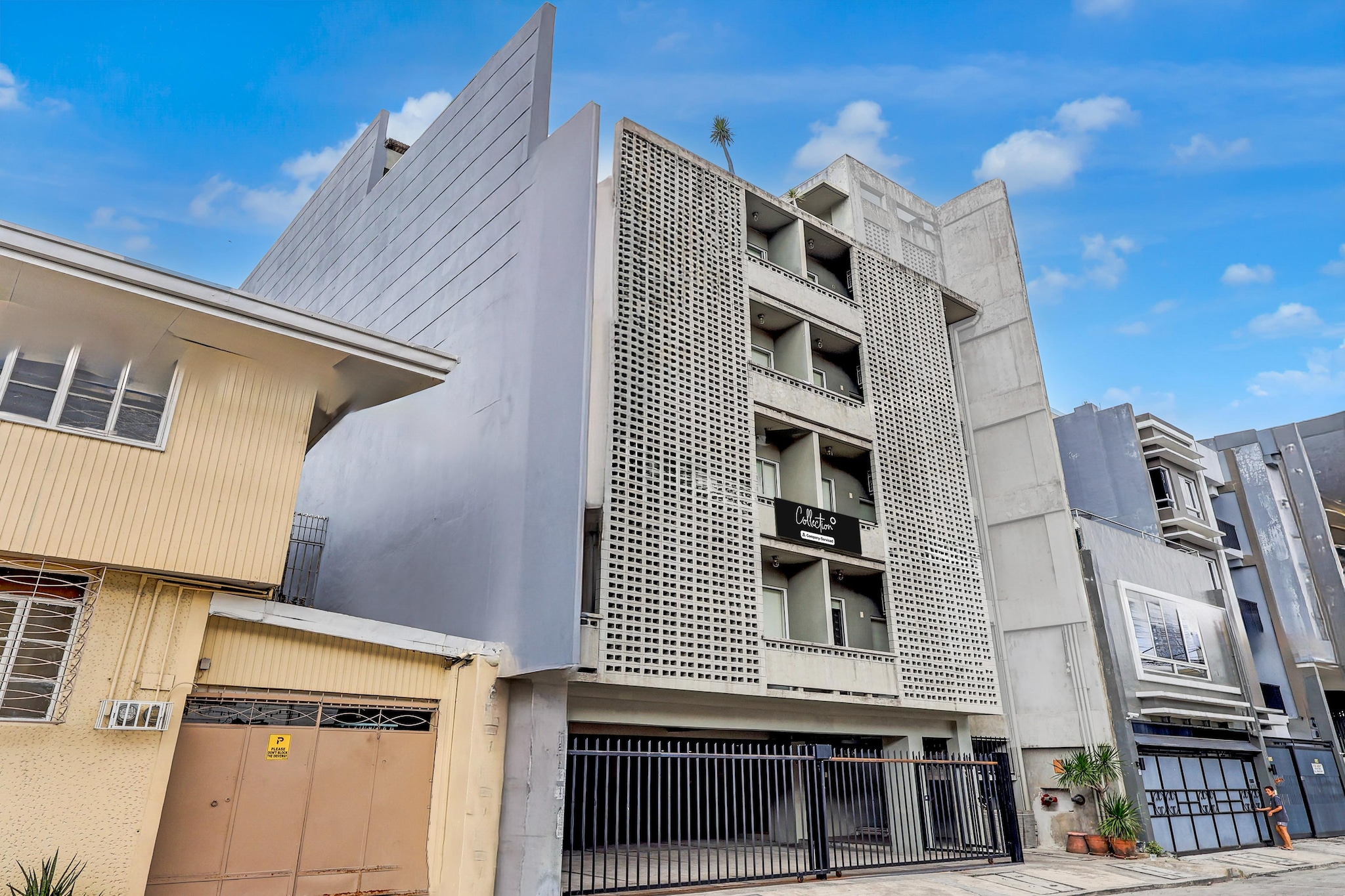 Cozy Double Retreat in Olympia, Makati -Santa