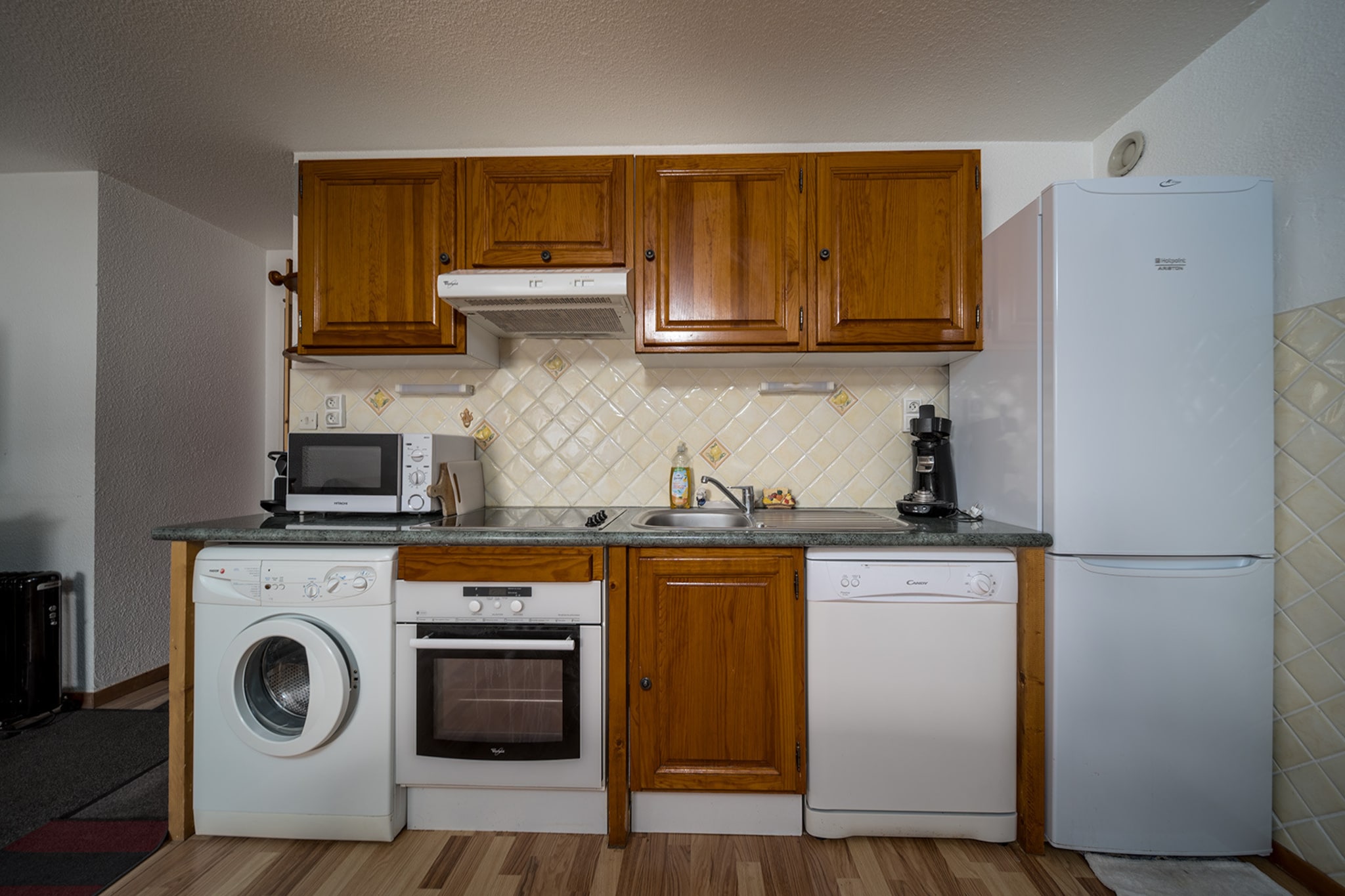 Elevator, Living room(double sofa bed, TV, seating area), Kitchen(dining table, toaster, coffee machine, oven, microwave, dishwasher, fridge, dishes and cutlery), bedroom(double bed), bedroom(bunk bed, bunk bed), bathroom(shower), washing machine, hairdryer