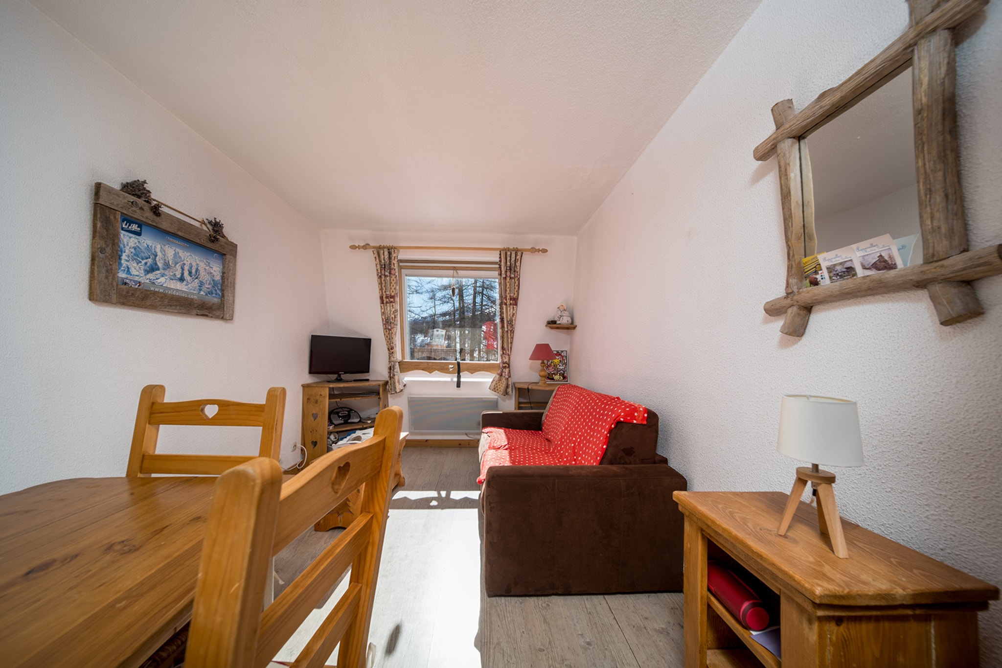 Apartment in Allos with Stunning Mountain Views
