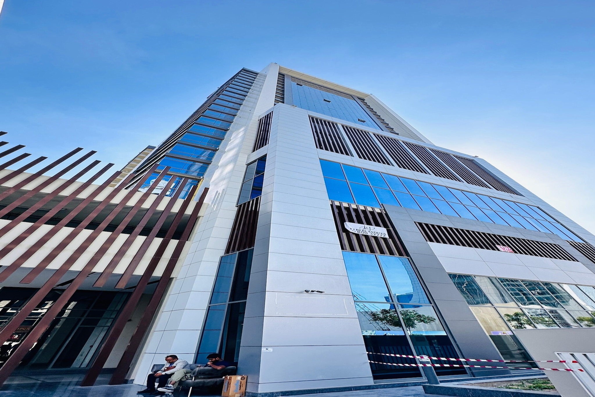 Oval Tower Urban Hideaway