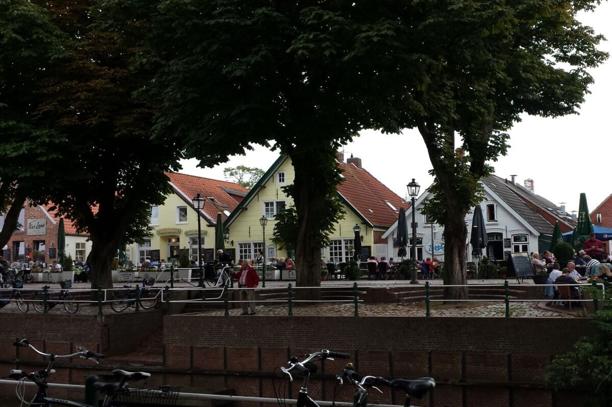 516889 - Buitenkant zomer