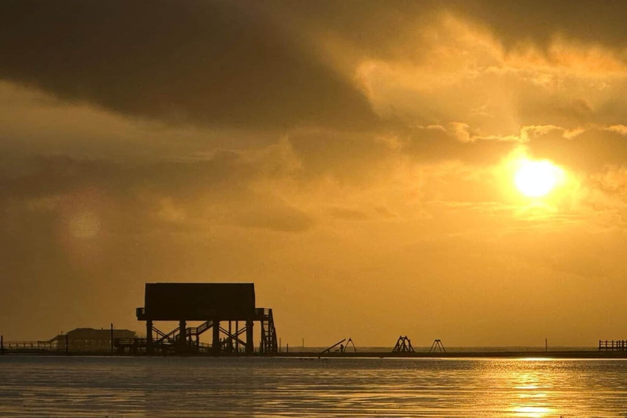 579042-Image-tags.water view