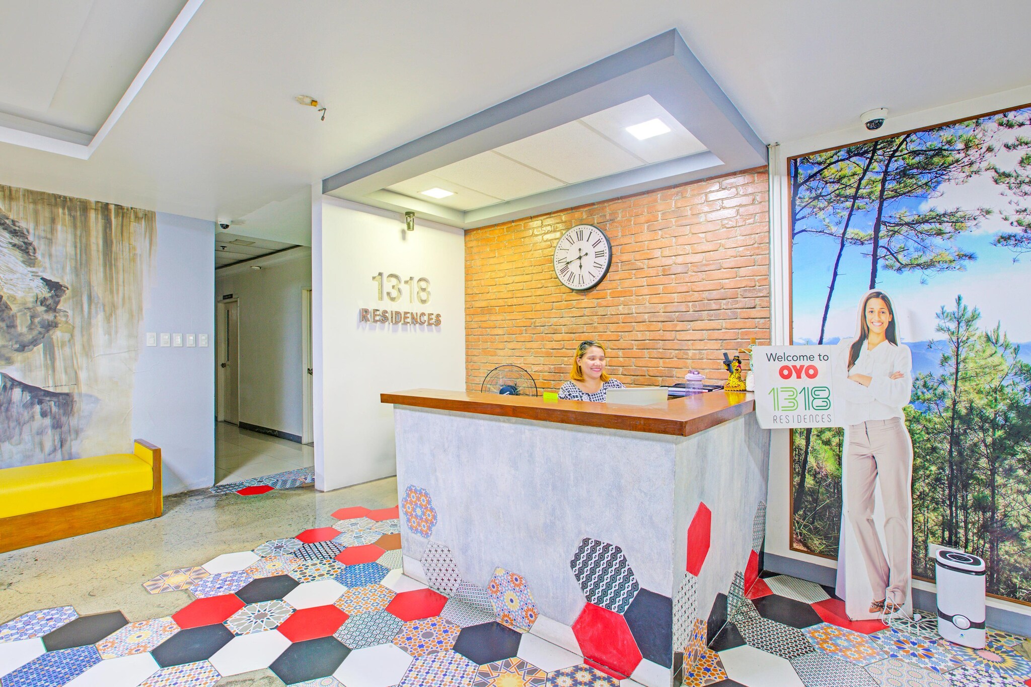 Elegant Double Getaway in 1318 Residences offers a blend of comfort, security, and prime location right in the heart of Manila. This stylish and inviting hotel features well-appointed double rooms designed for relaxation, with modern touches like complimentary WiFi and convenient in-room amenities, including a toaster to make your stay even more comfortable.

Guests can enjoy 24-hour front desk service and full-day security, ensuring peace of mind throughout their visit. The friendly and multilingual staffâ€”fluent in both English and Filipinoâ€”are always ready to assist with personalized service.

Perfectly positioned just 13 km from Ninoy Aquino International Airport and a short 16-minute walk from the historic MalacaÃ±ang Palace, the hotel also offers easy access to top attractions such as Rizal Park, Intramuros, and Manila Cathedral. Whether you're visiting for business or leisure, Luxury Double Getaway Stay promises a pleasant and convenient city escape.