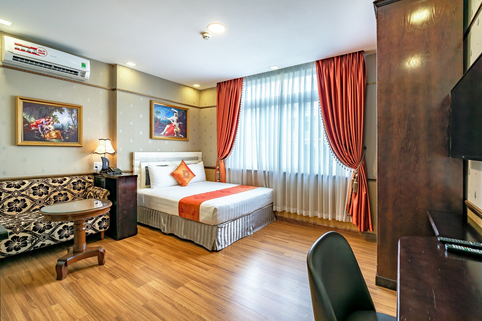 Elegant 1BR Hideaway | Prime SECC Location