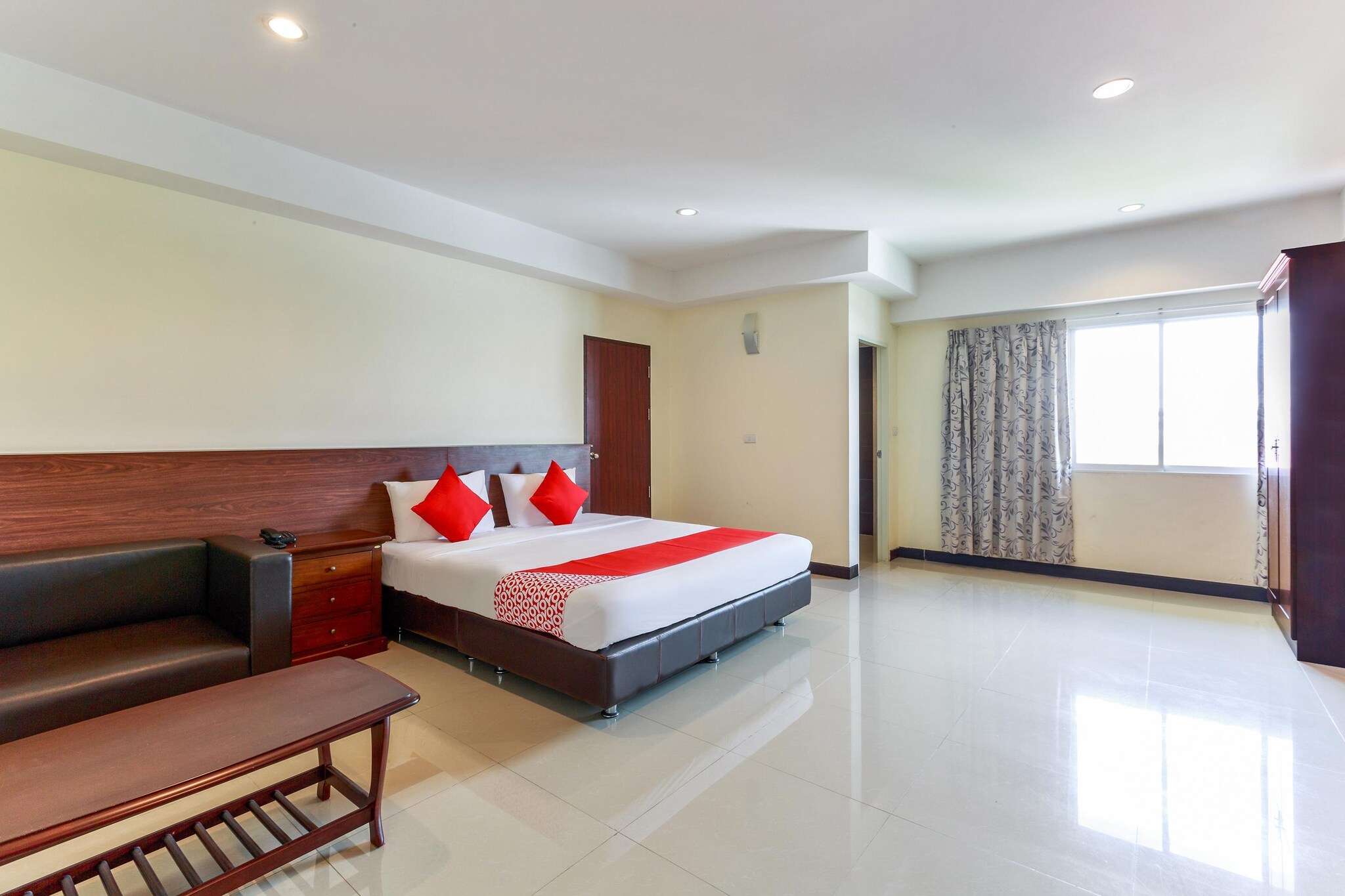 Stylish Double Haven | Vresotel Deluxe Stay