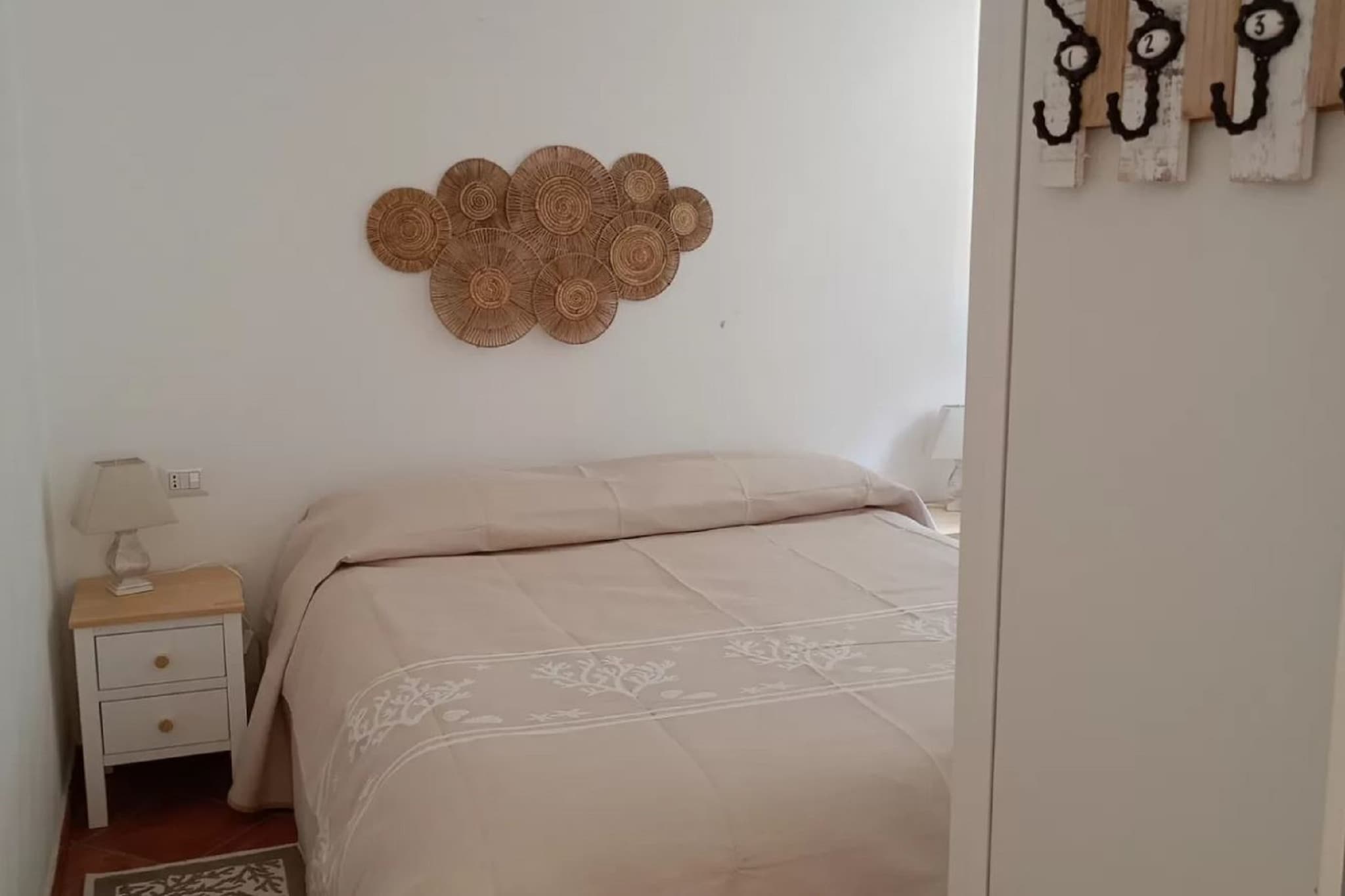 Ground floor: (Living room(double sofa bed, TV, seating area, air conditioning), open kitchen(hob, oven, dishwasher, fridge, washbasin), bedroom(double bed), bathroom(shower, washbasin, toilet, bidet, washing machine), veranda(dining table, seating area), washing machine)\n\nshower(outside), garden(private), garden furniture, parking