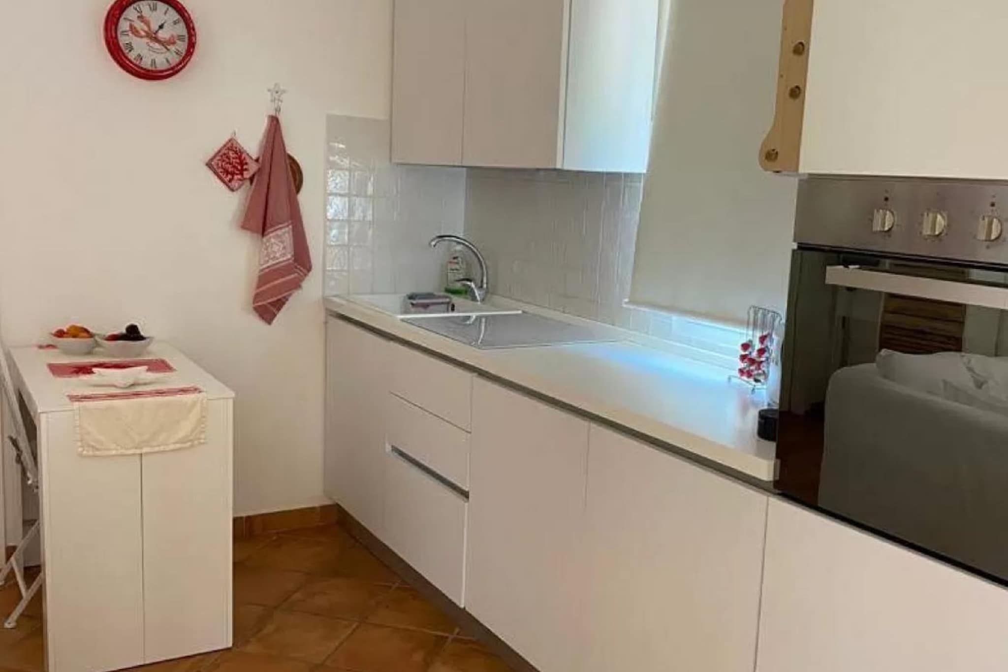 Welcome to this delightful holiday home in Stintino, perfect for families or couples seeking relaxation and adventure. On the ground floor, you’ll find a cozy living room featuring a double sofa bed, a TV, and a comfortable seating area, enhanced by air conditioning for your comfort. The open kitchen is well-equipped with a hob, oven, dishwasher, fridge, and washbasin, making meal preparation enjoyable and convenient.
The inviting bedroom features a double bed, offering a restful sanctuary for a good night’s sleep. The modern bathroom is fitted with a shower, washbasin, toilet, bidet, and a washing machine for your laundry needs. Step outside to the charming veranda, adorned with a dining table and seating area, perfect for enjoying meals al fresco or unwinding with a book. Additional outdoor amenities include an external shower for rinsing off after beach days and a private garden with garden furniture, ideal for sunbathing or relaxing amidst lush greenery. For your convenience, parking is available on-site.
Located in scenic Stintino, this holiday home is just a short distance from stunning local attractions. Visit La Pelosa Beach, renowned for its soft white sands and crystal-clear waters, perfect for swimming and sunbathing. The nearby Asinara National Park offers breathtaking landscapes and the chance to explore unique wildlife. Discover charming shops and restaurants in Stintino Village, where you can savor delicious Sardinian cuisine. This holiday home serves as an ideal base for an unforgettable experience on the captivating island of Sardinia.