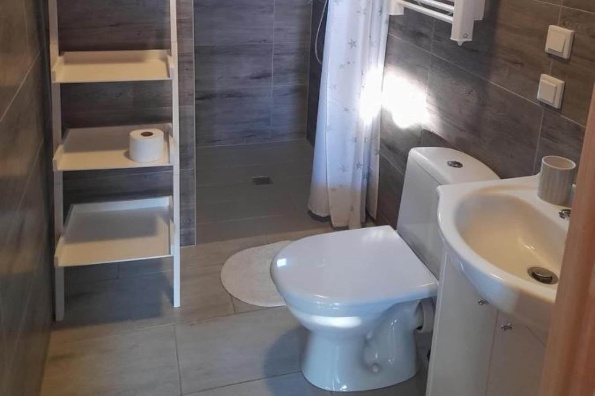 	Parterowe domki wakacyjne dla 5 osób Sarbinowo - Badkamer