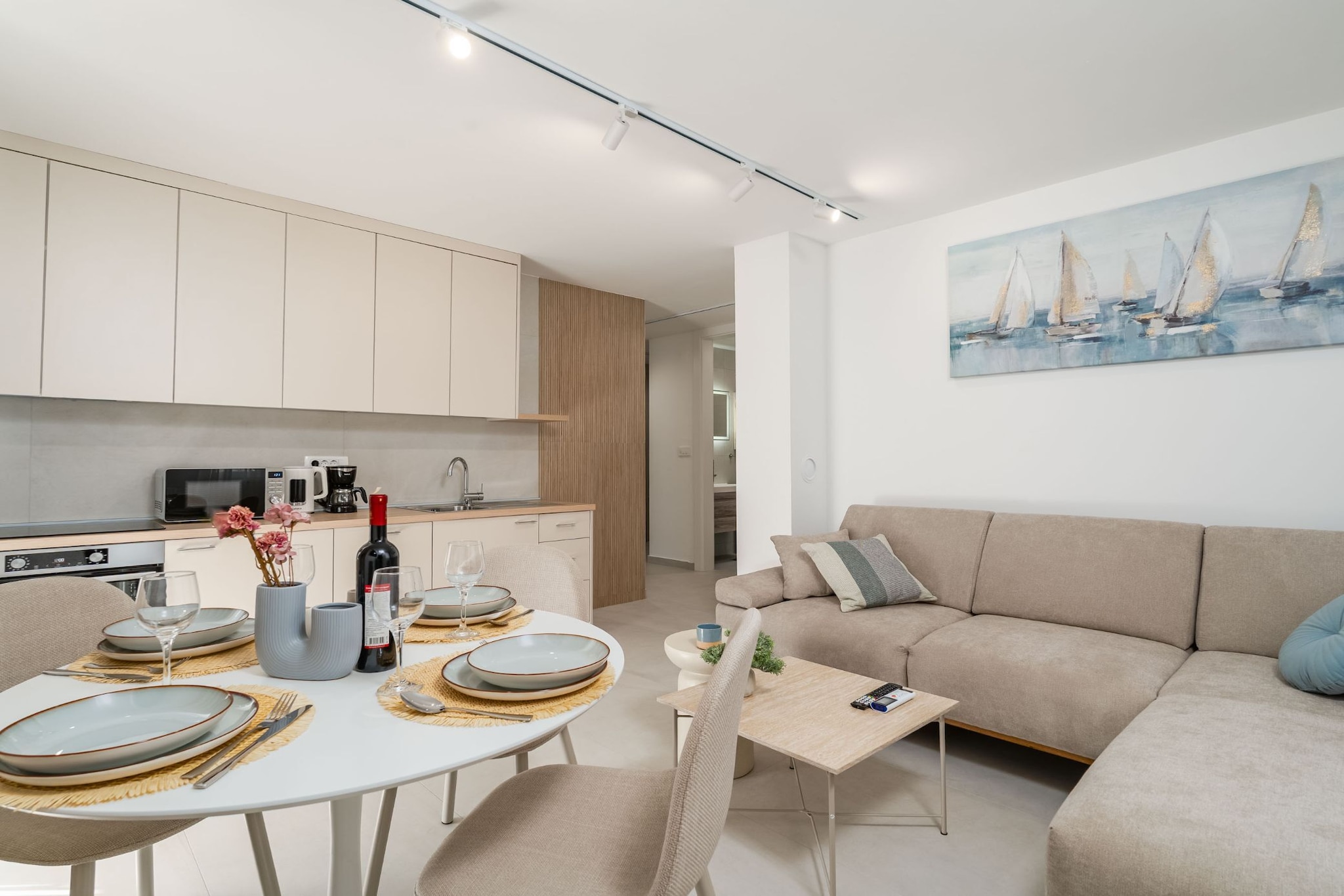 Modern City Escape - Two Bedroom Apartment with Balcony-Woonkamer